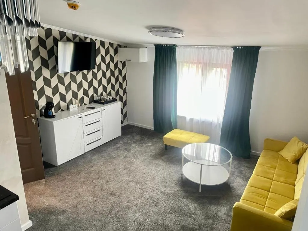 Communal lounge/ TV room in Hotel City Break