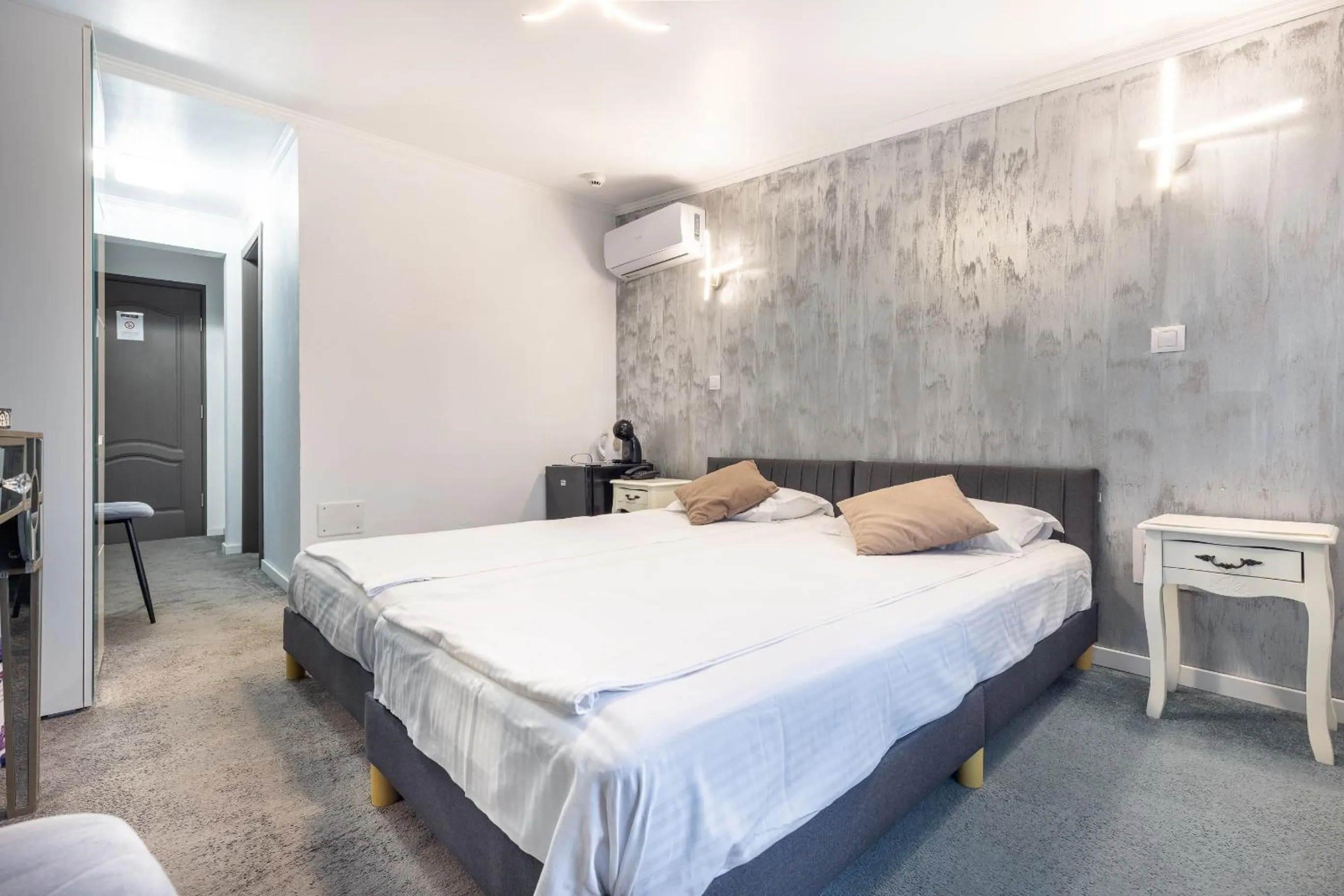 Photo of the whole room, Bed in Hotel City Break