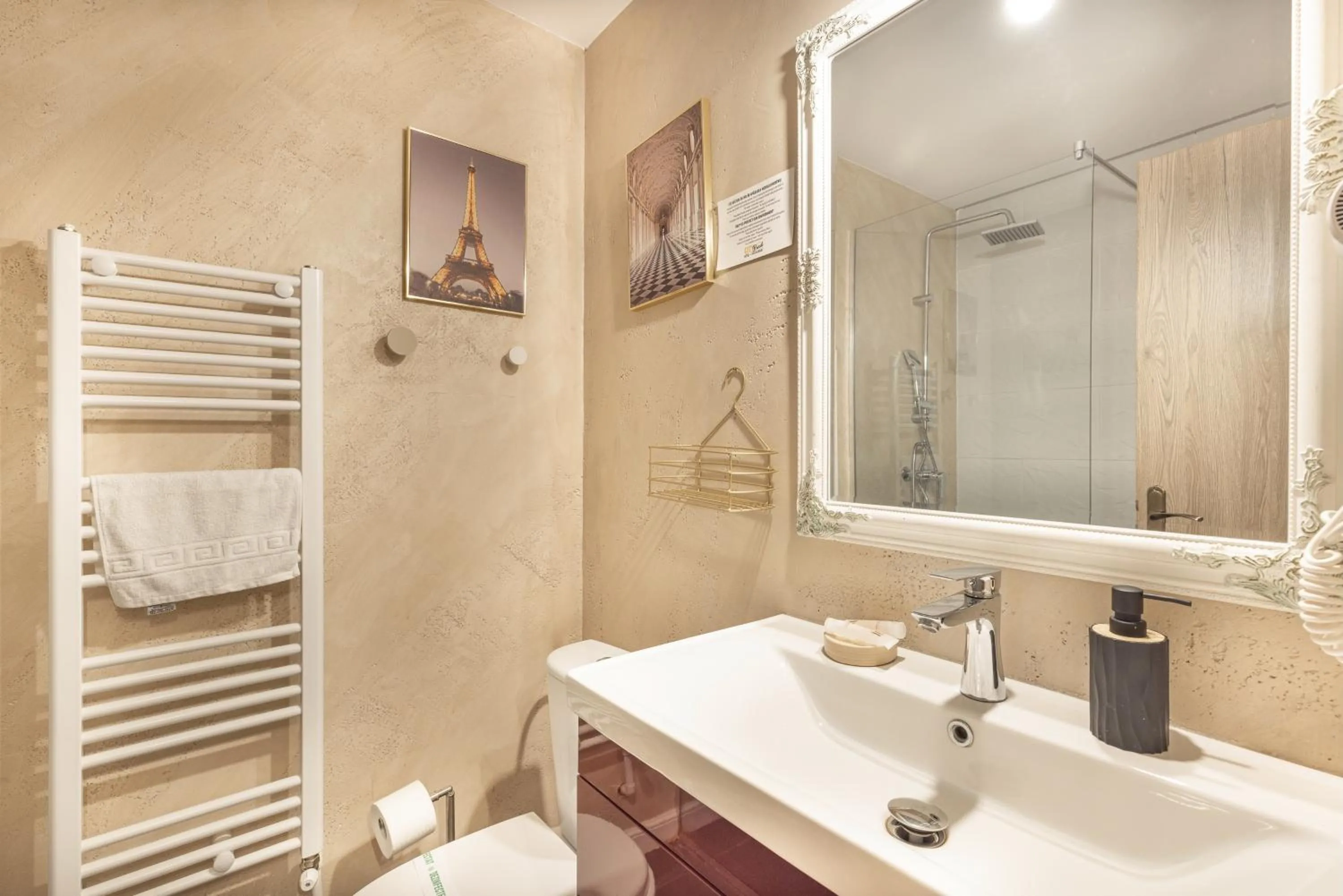 Shower in Hotel City Break