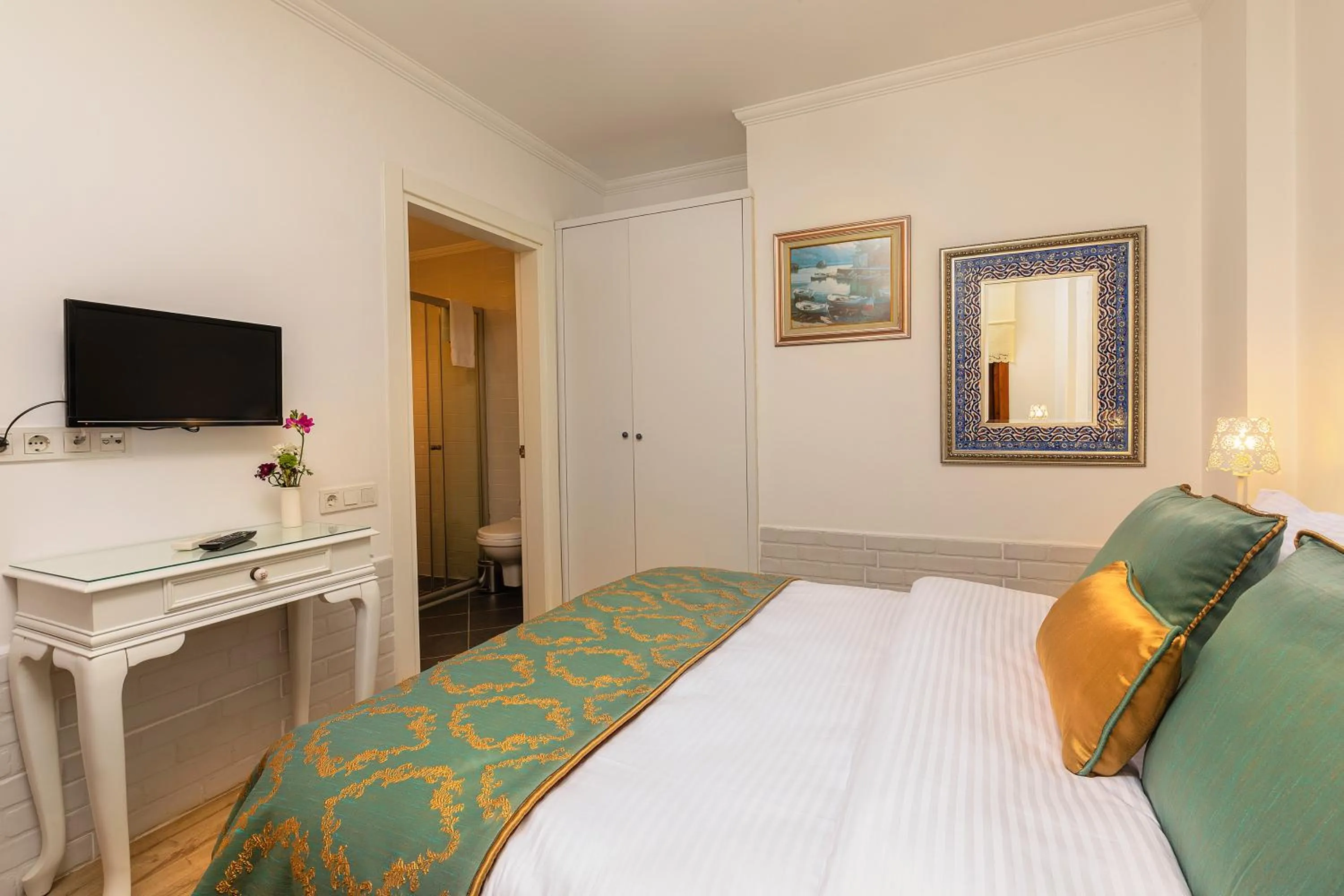 Bed in Zemira Garden Hotel