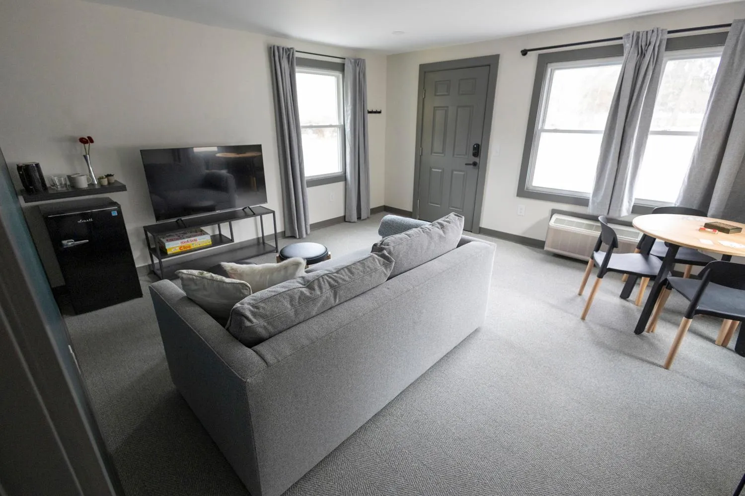 Communal lounge/ TV room in East Rock Inn