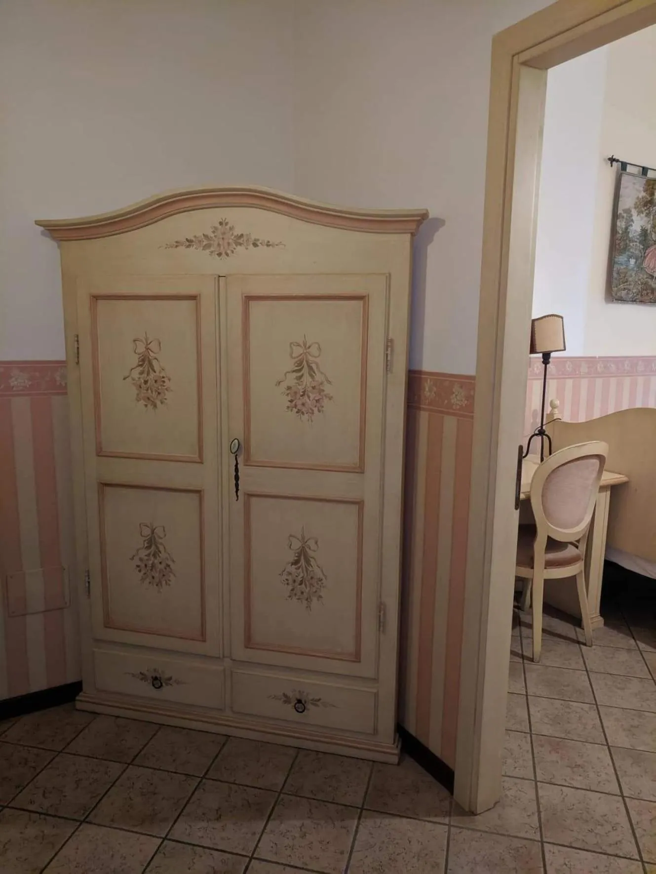 Decorative detail in D'Elite Room & Breakfast