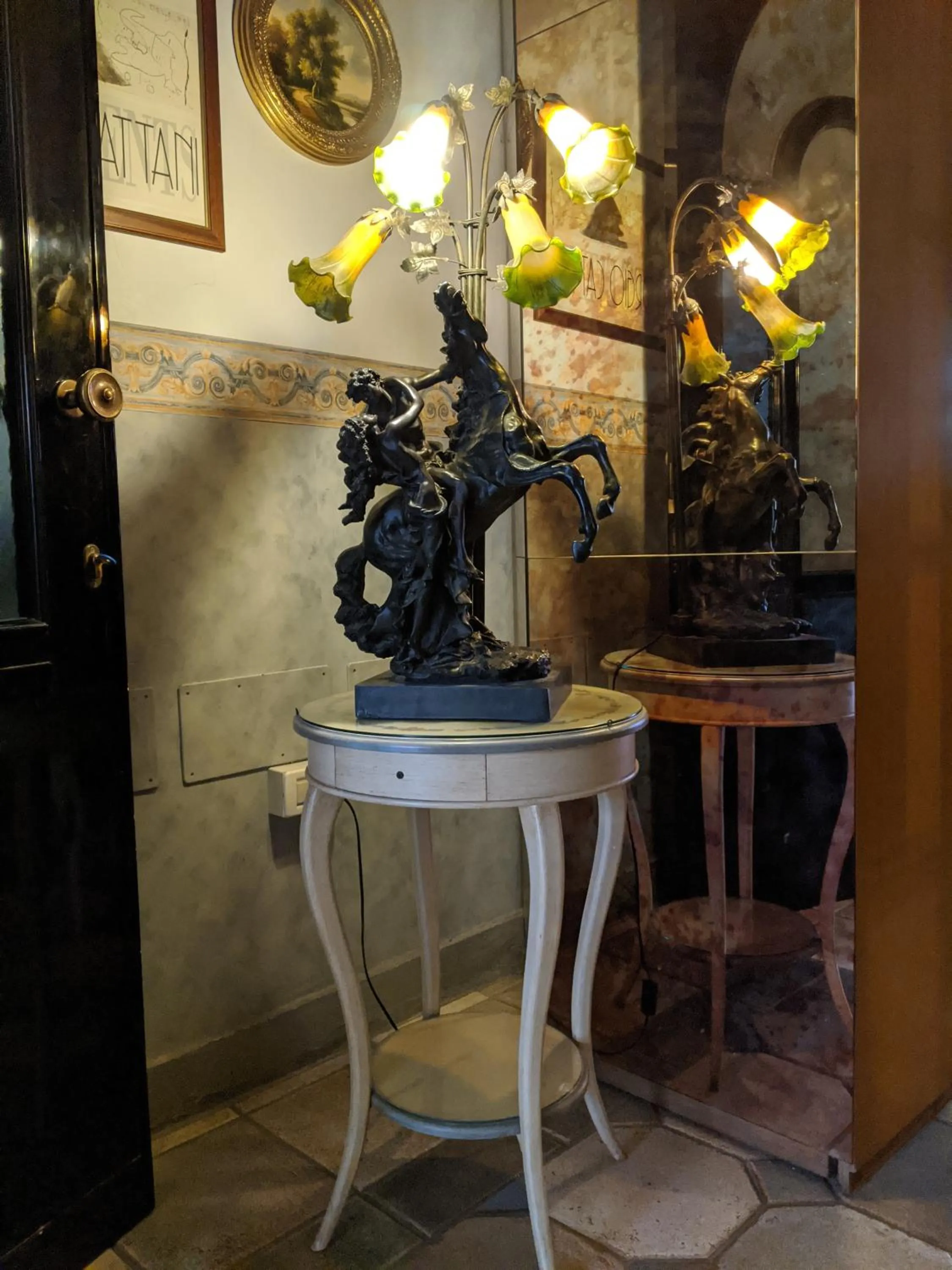 Decorative detail in D'Elite Room & Breakfast