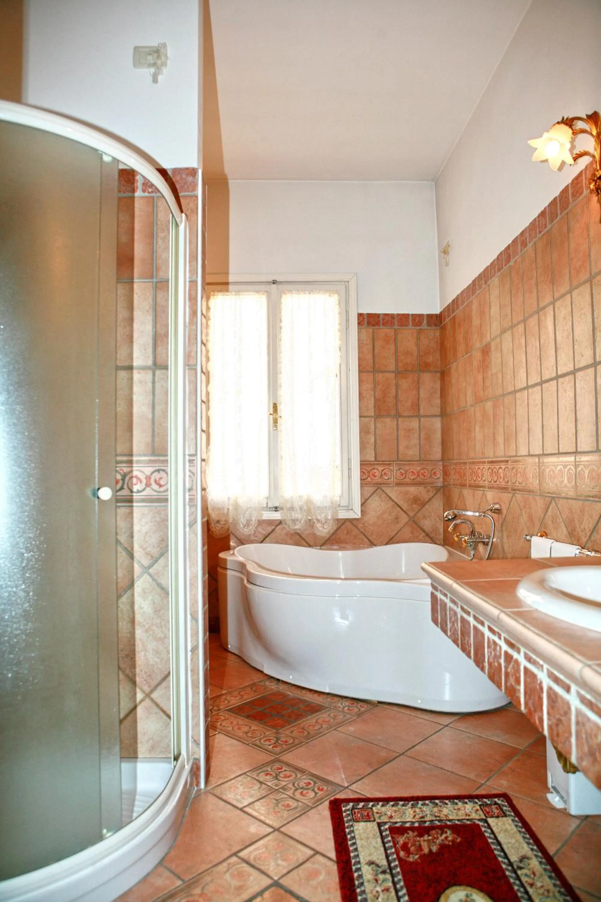 Hot Tub in D'Elite Room & Breakfast