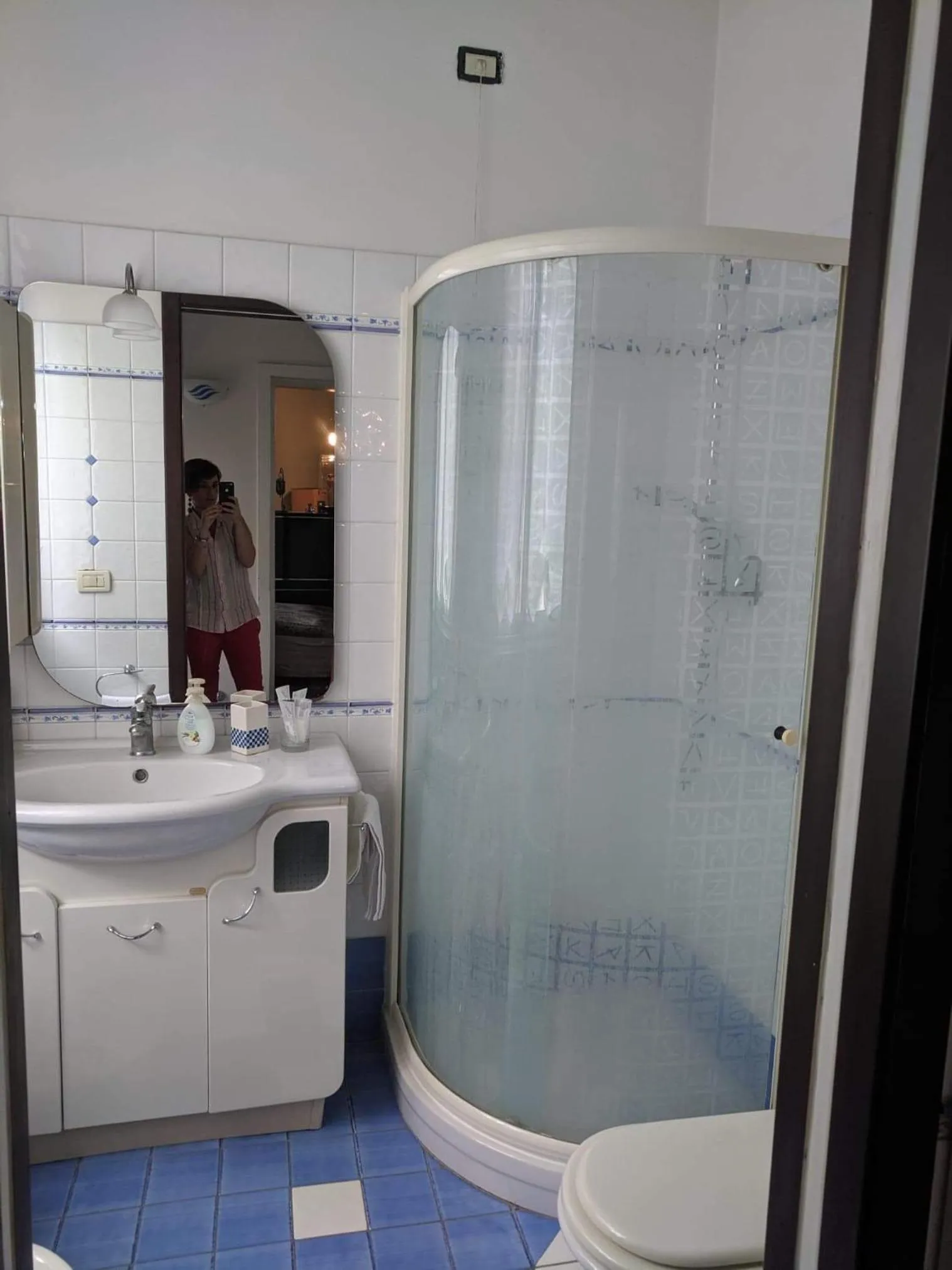 Bathroom in D'Elite Room & Breakfast