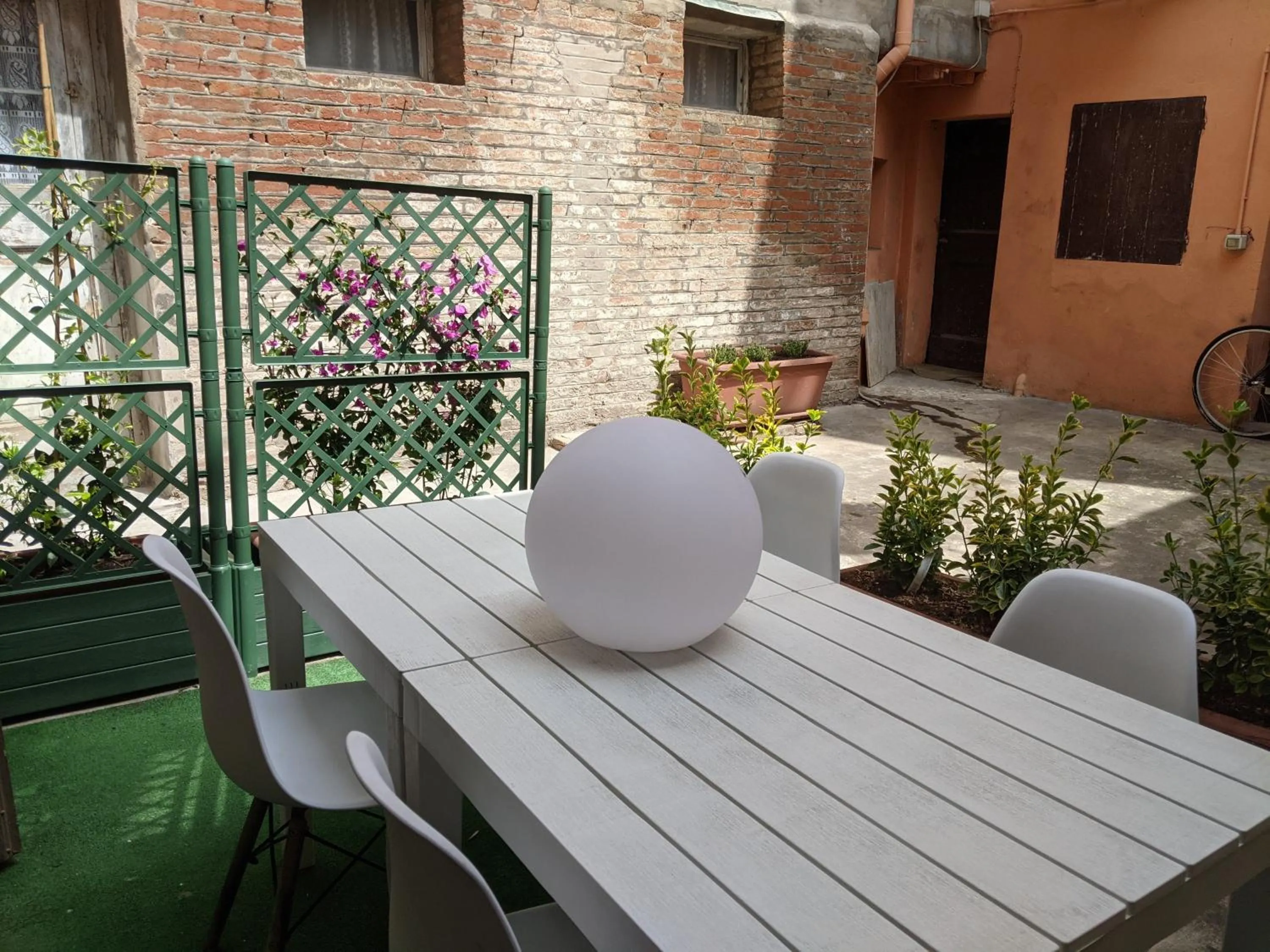 Garden in D'Elite Room & Breakfast