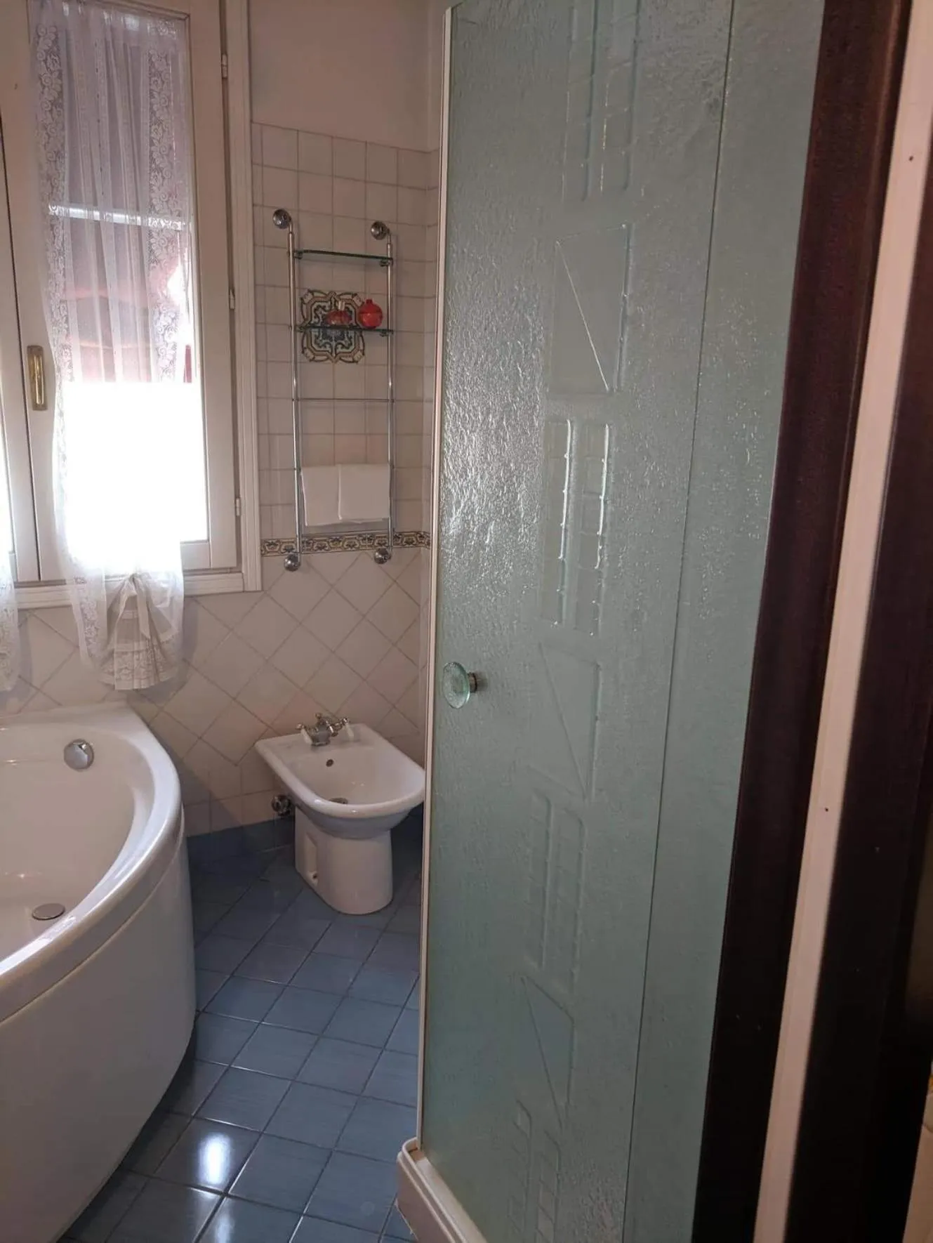 Bathroom in D'Elite Room & Breakfast