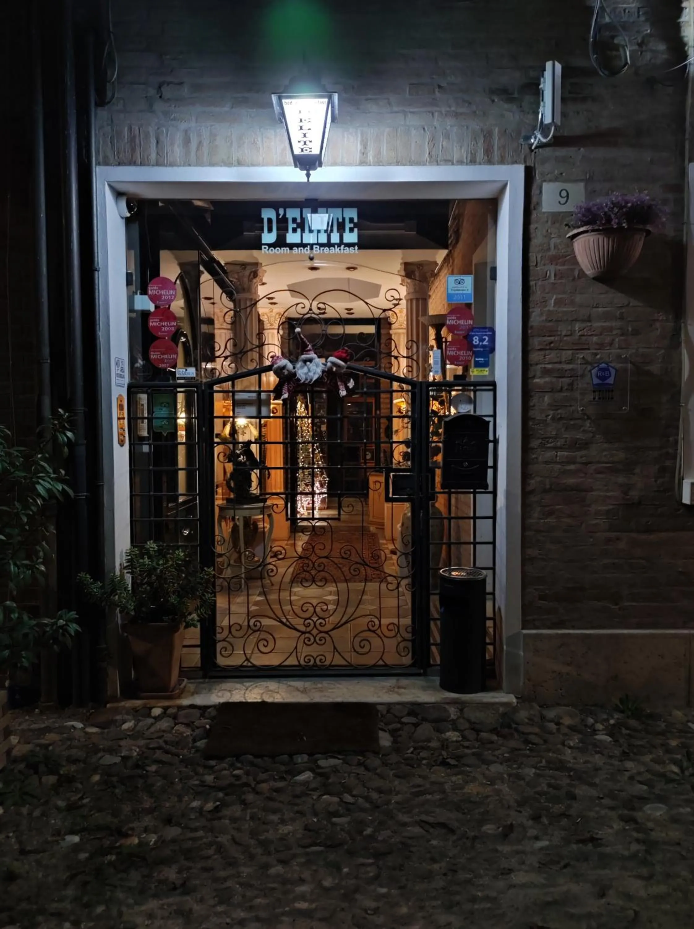 Facade/entrance in D'Elite Room & Breakfast