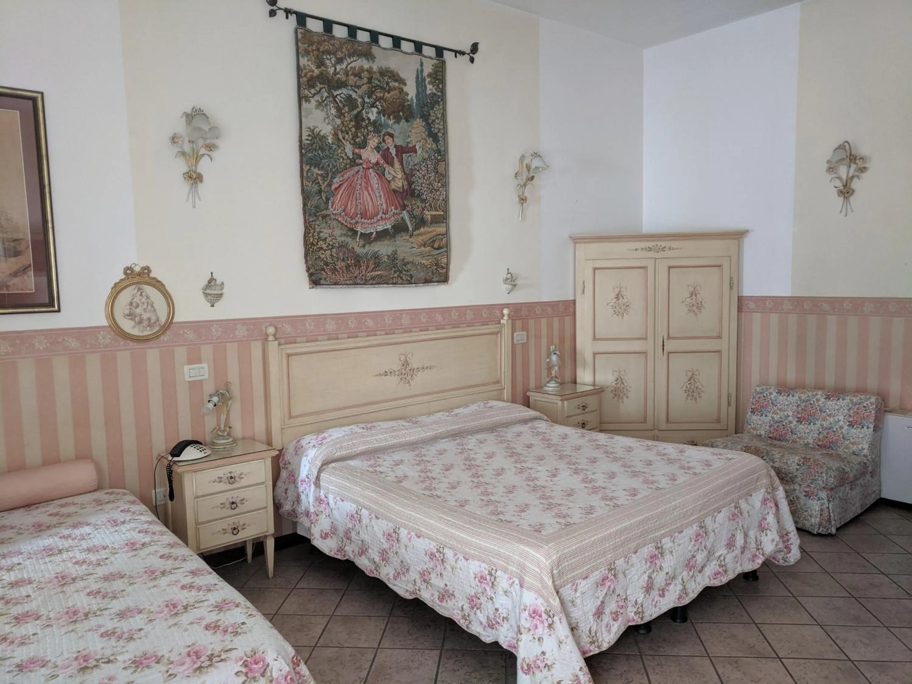 Photo of the whole room, Bed in D'Elite Room & Breakfast