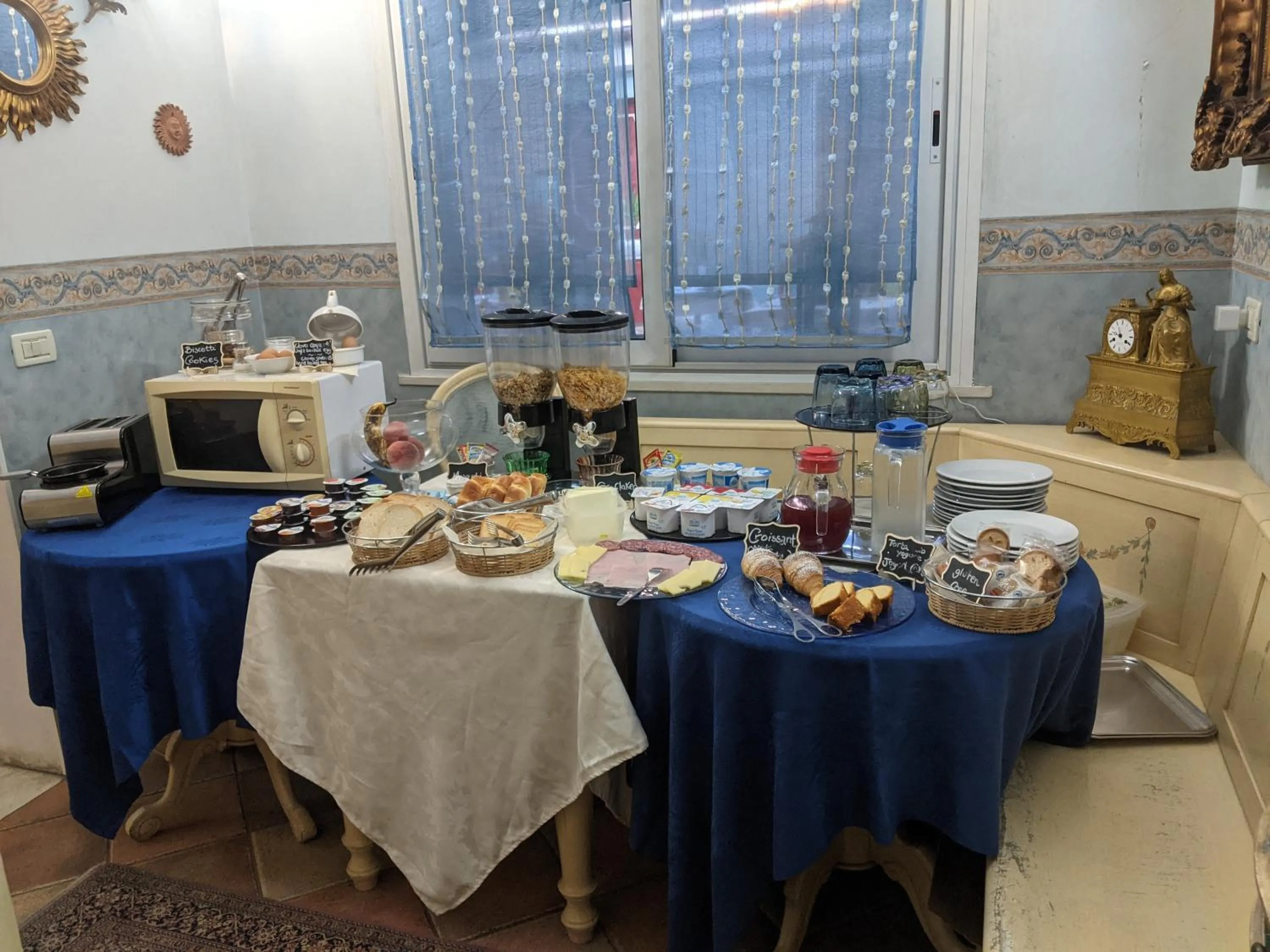 Buffet breakfast in D'Elite Room & Breakfast