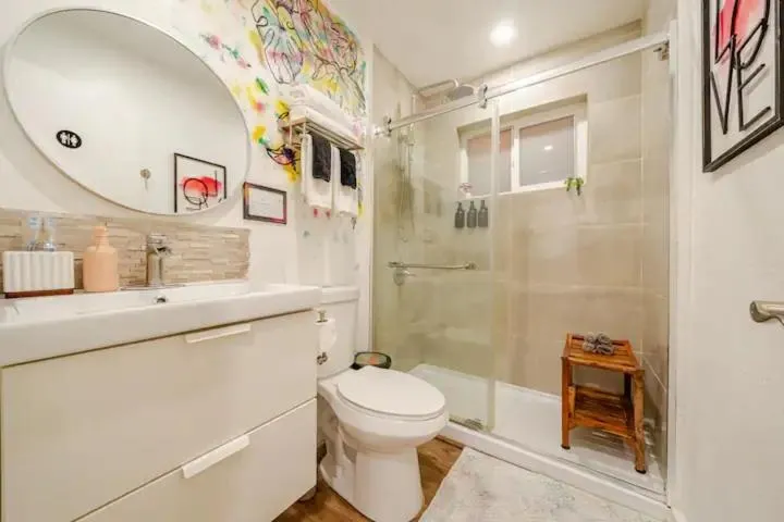 Stunning Little Havana Suites Close to airport, Calle Ocho, Brickell, Wynwood and the Beaches - Free Parking