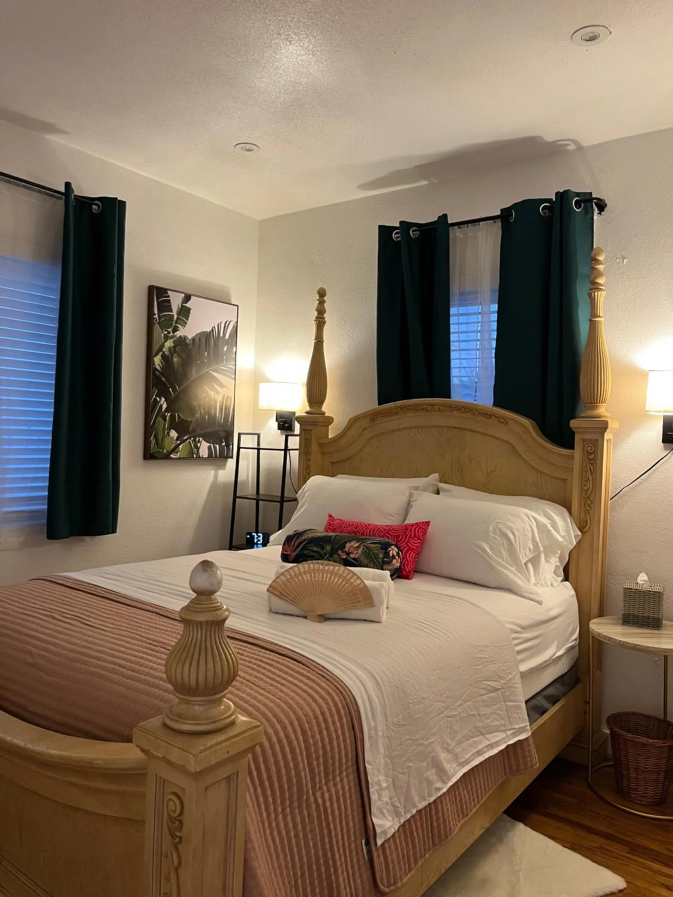 Bed in Stunning Little Havana Suites Close to airport, Calle Ocho, Brickell, Wynwood and the Beaches - Free Parking