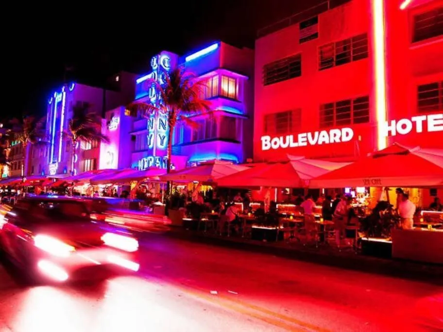 Stunning Little Havana Suites Close to airport, Calle Ocho, Brickell, Wynwood and the Beaches - Free Parking