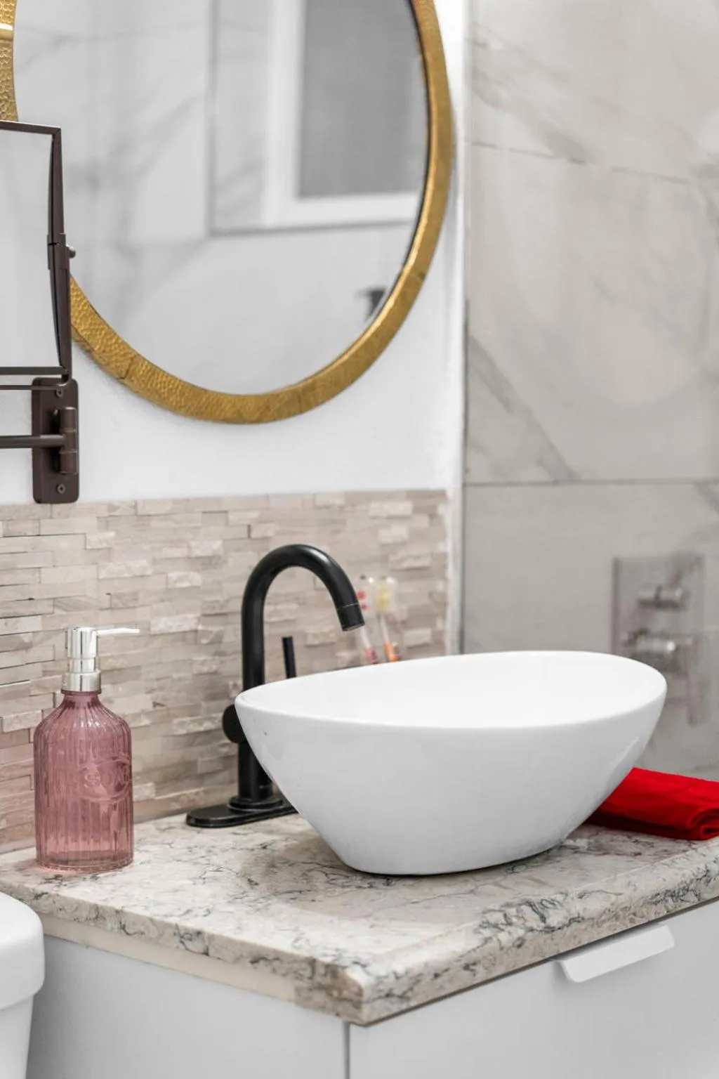 Bathroom in Stunning Little Havana Suites Close to airport, Calle Ocho, Brickell, Wynwood and the Beaches - Free Parking