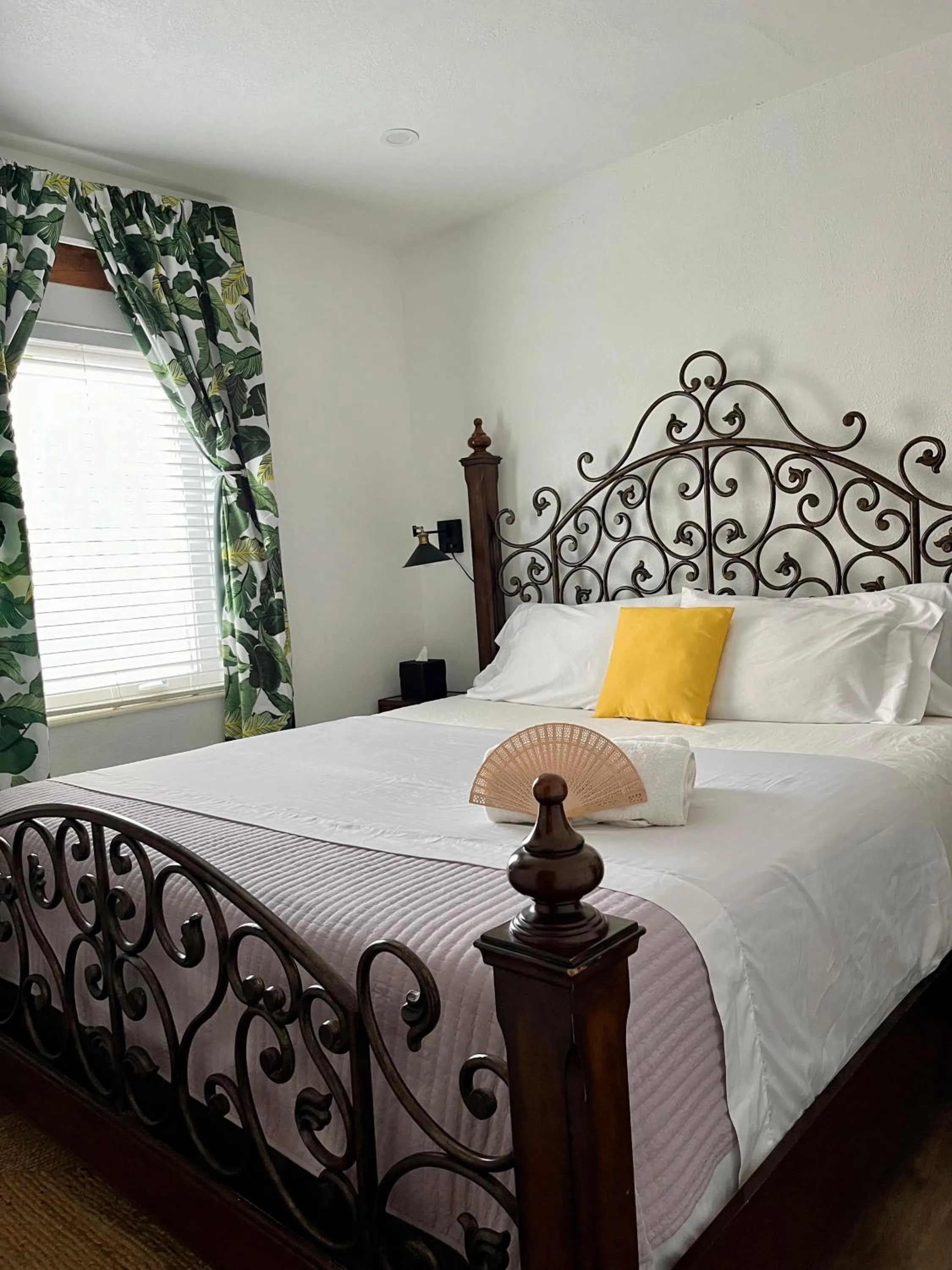 Bedroom, Bed in Stunning Little Havana Suites Close to airport, Calle Ocho, Brickell, Wynwood and the Beaches - Free Parking