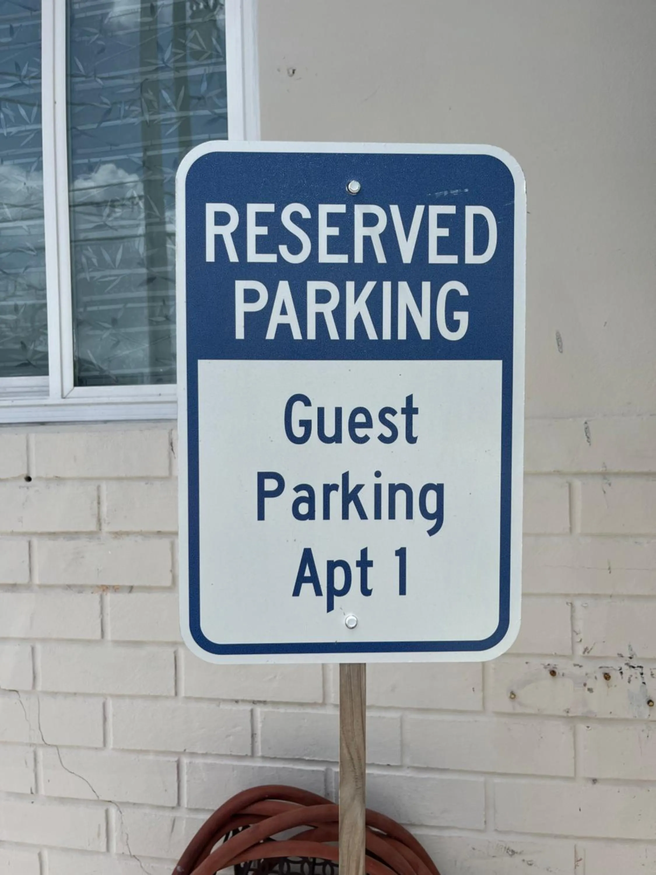 Parking in Stunning Little Havana Suites Close to airport, Calle Ocho, Brickell, Wynwood and the Beaches - Free Parking