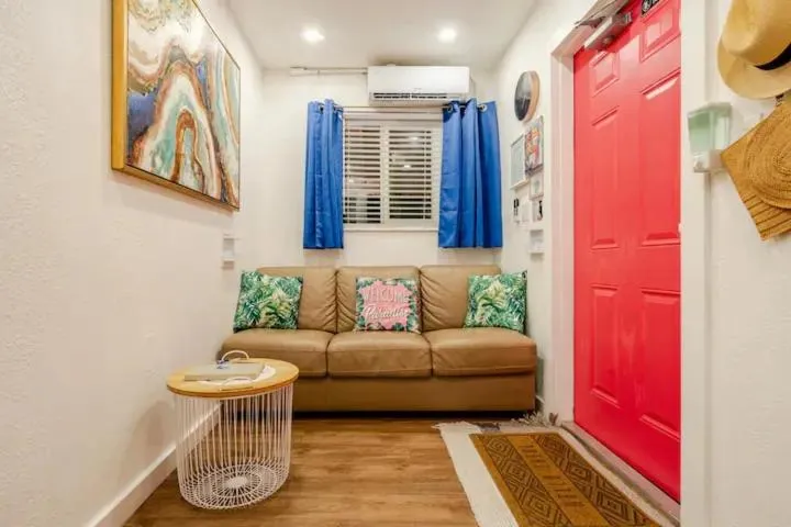 Stunning Little Havana Suites Close to airport, Calle Ocho, Brickell, Wynwood and the Beaches - Free Parking