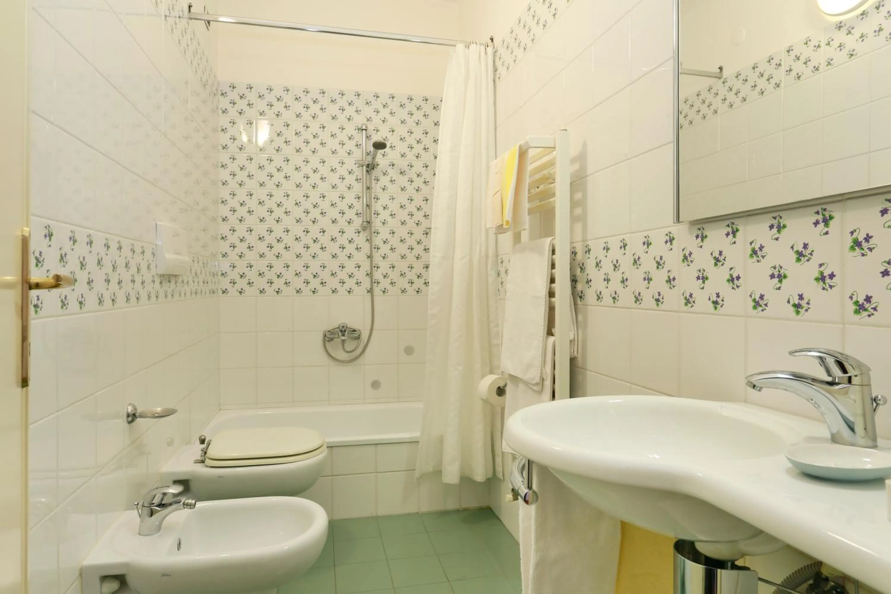 Shower in Hotel Lupori