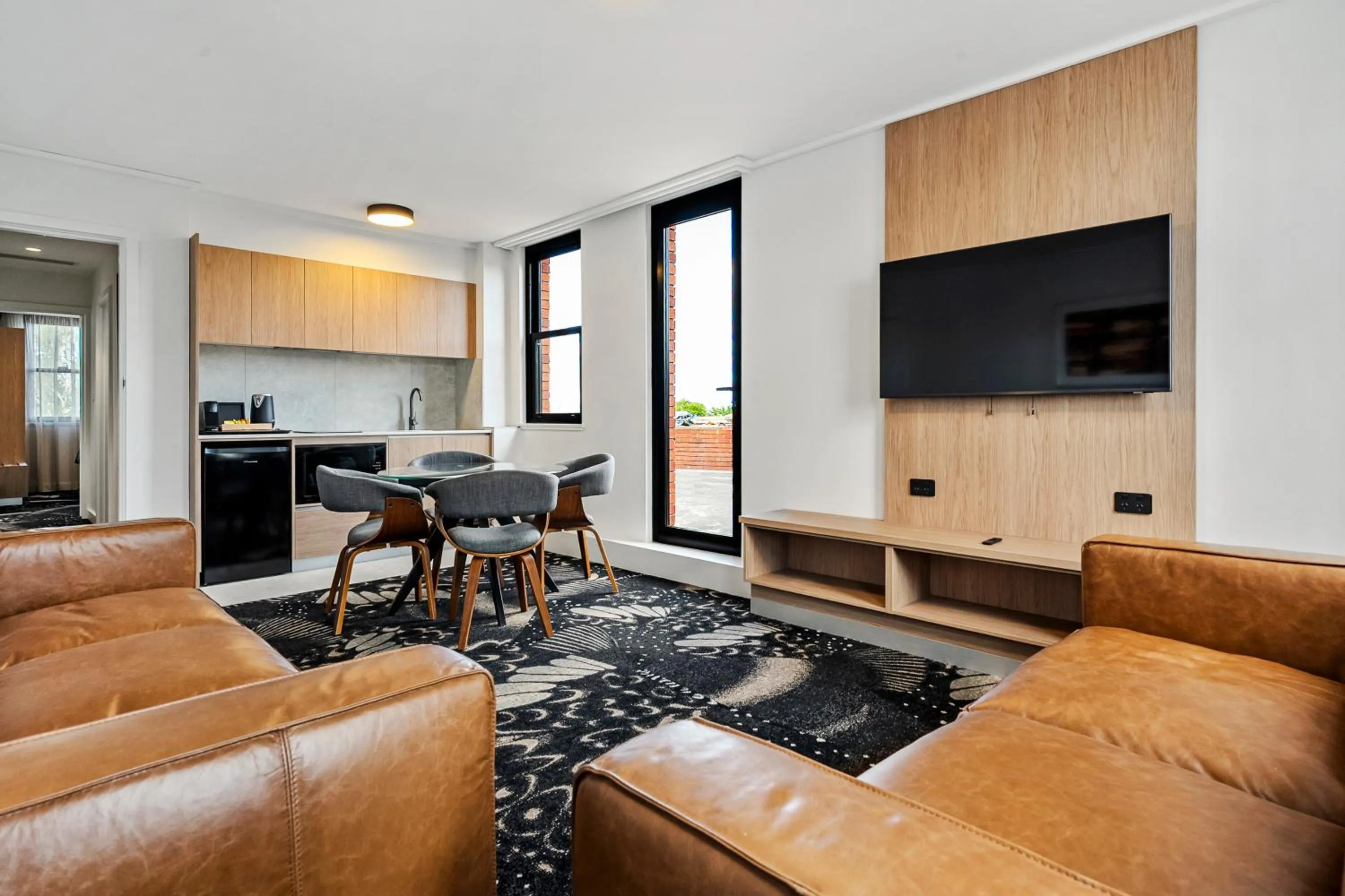 Communal lounge/ TV room in Prince of Wales Hotel