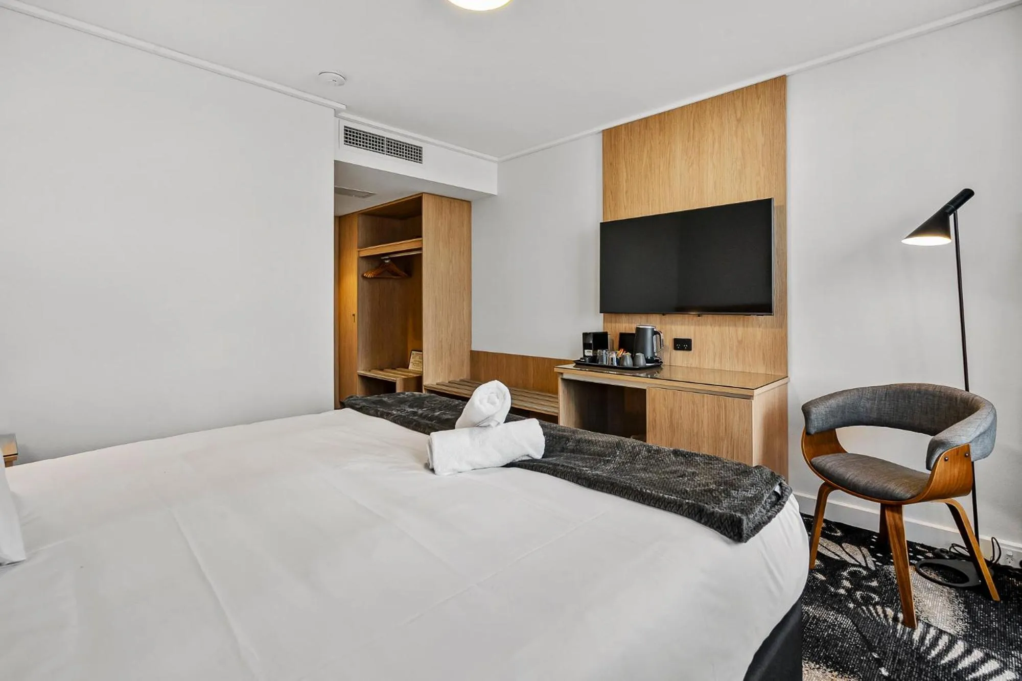 Bed in Prince of Wales Hotel