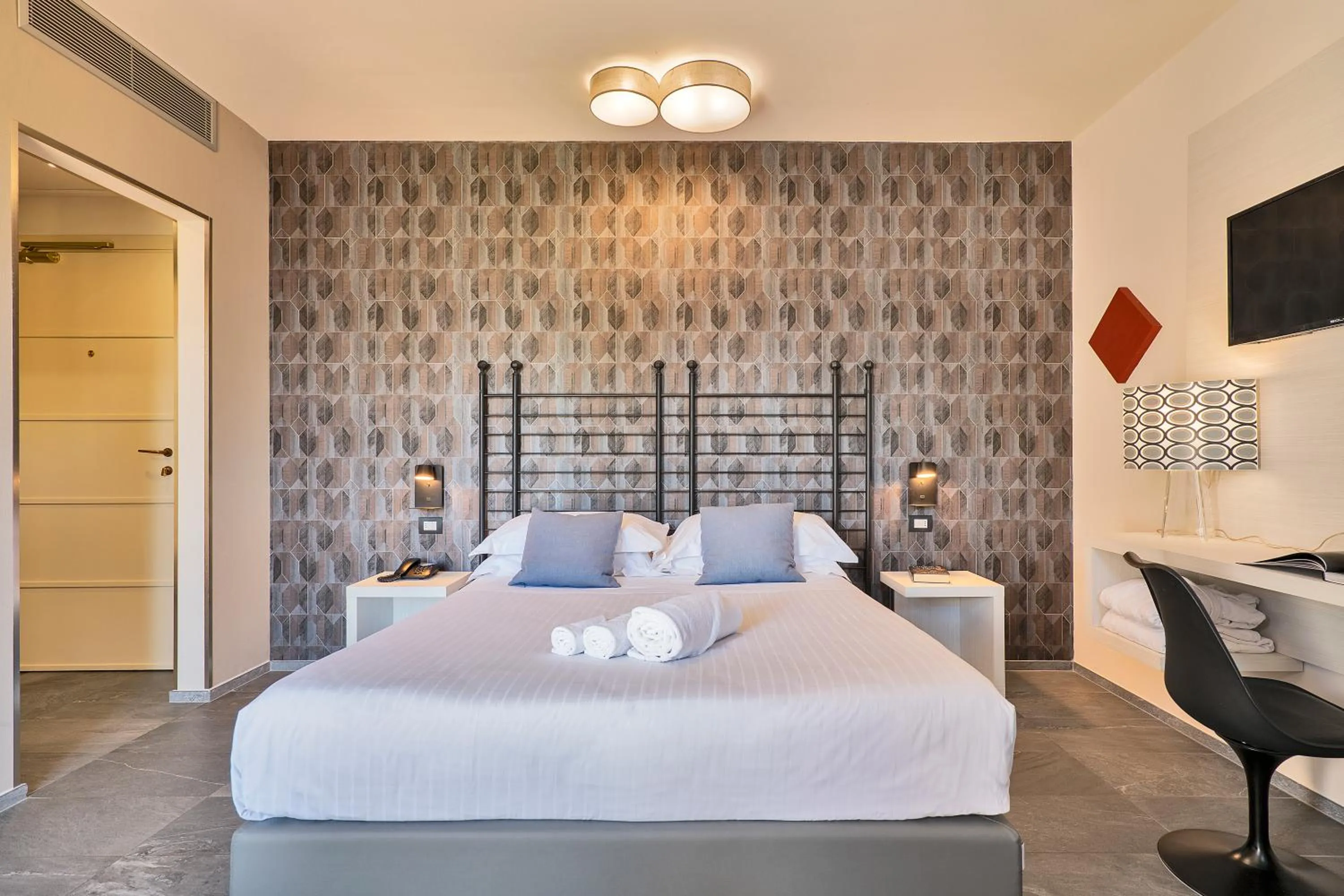 Bed in Villasanpaolo Resort & Spa