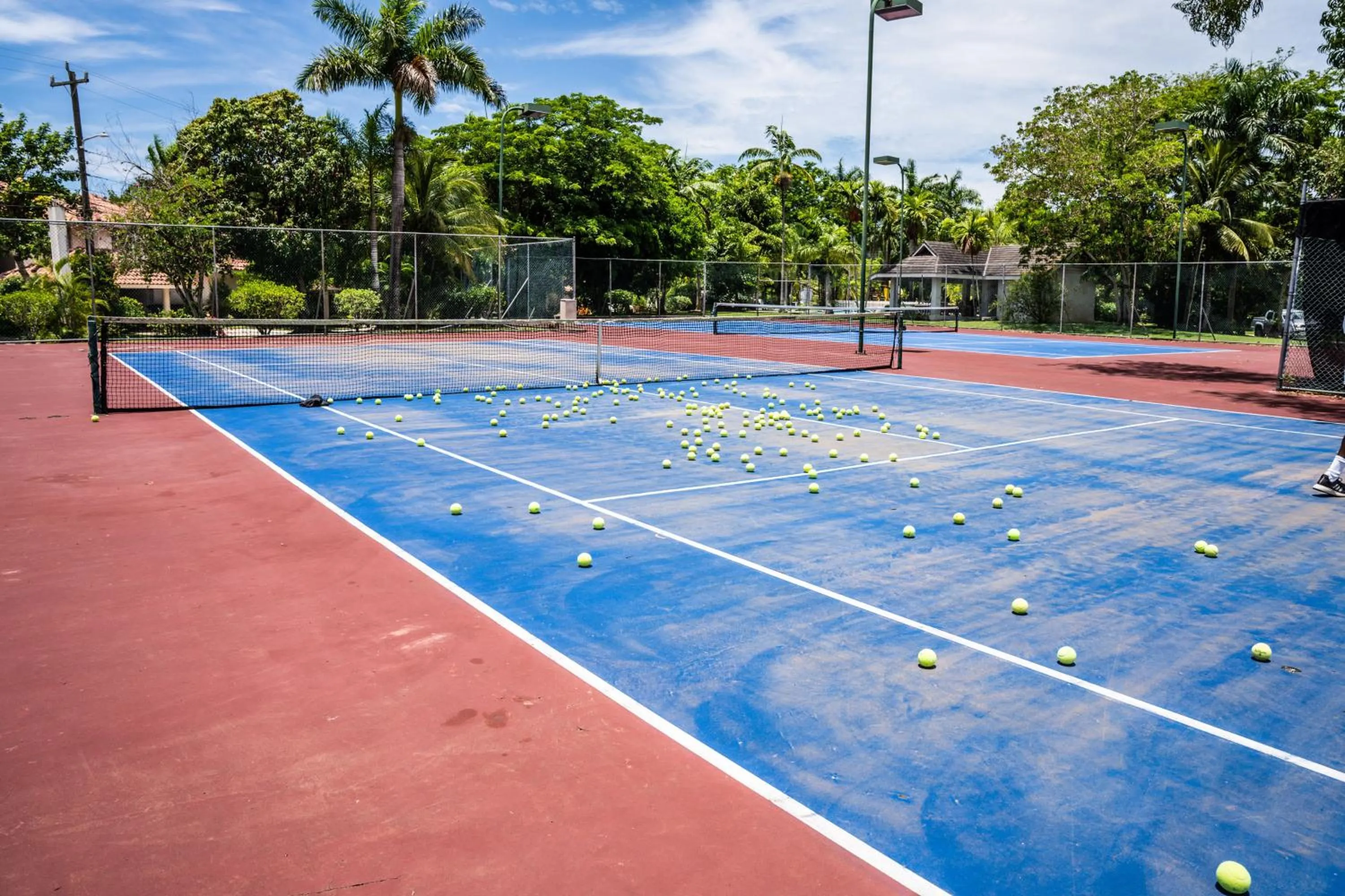Tennis court in Luxury Apartments and Rooms,The Lagoons