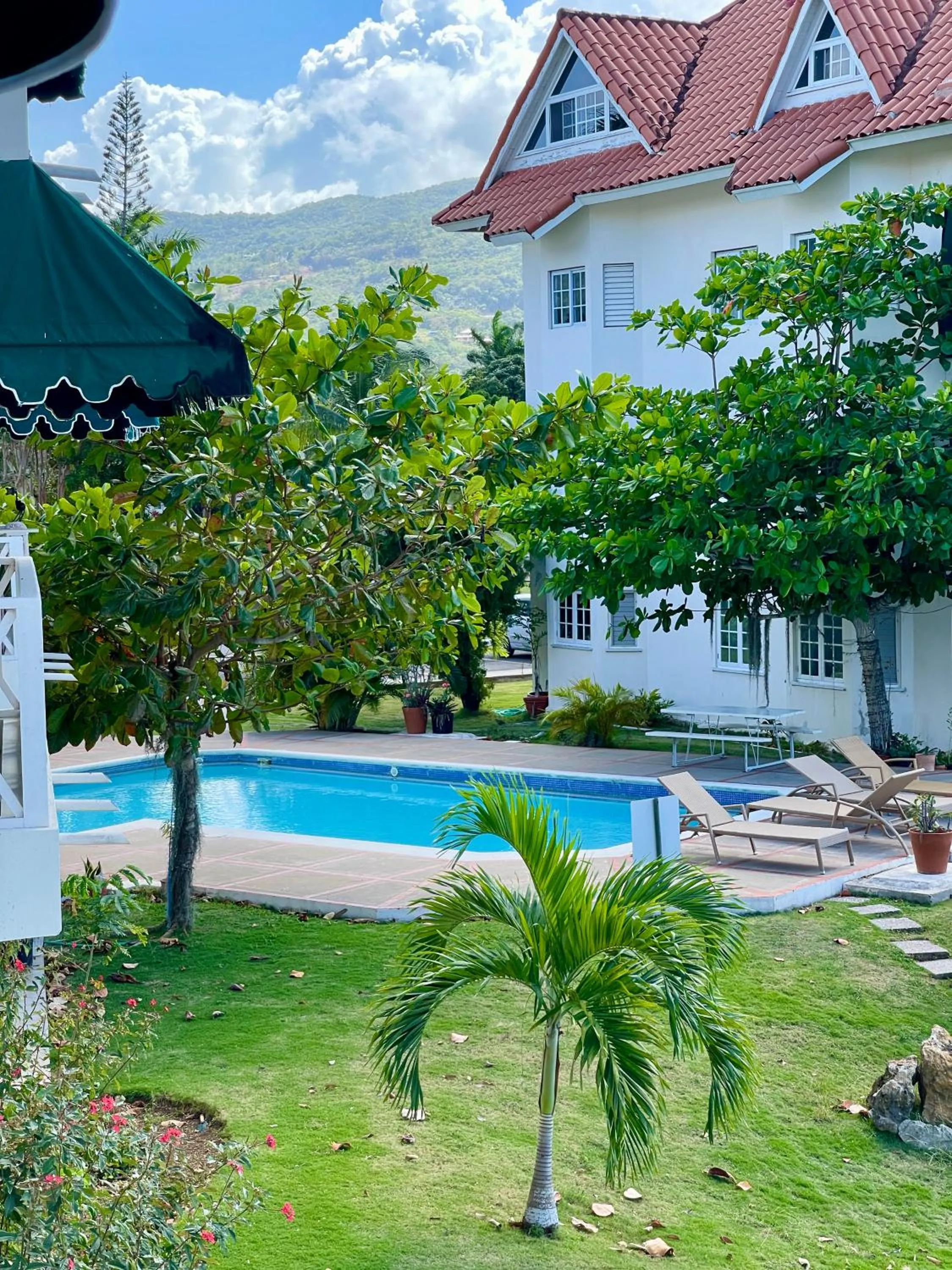 Day in Luxury Apartments and Rooms,The Lagoons