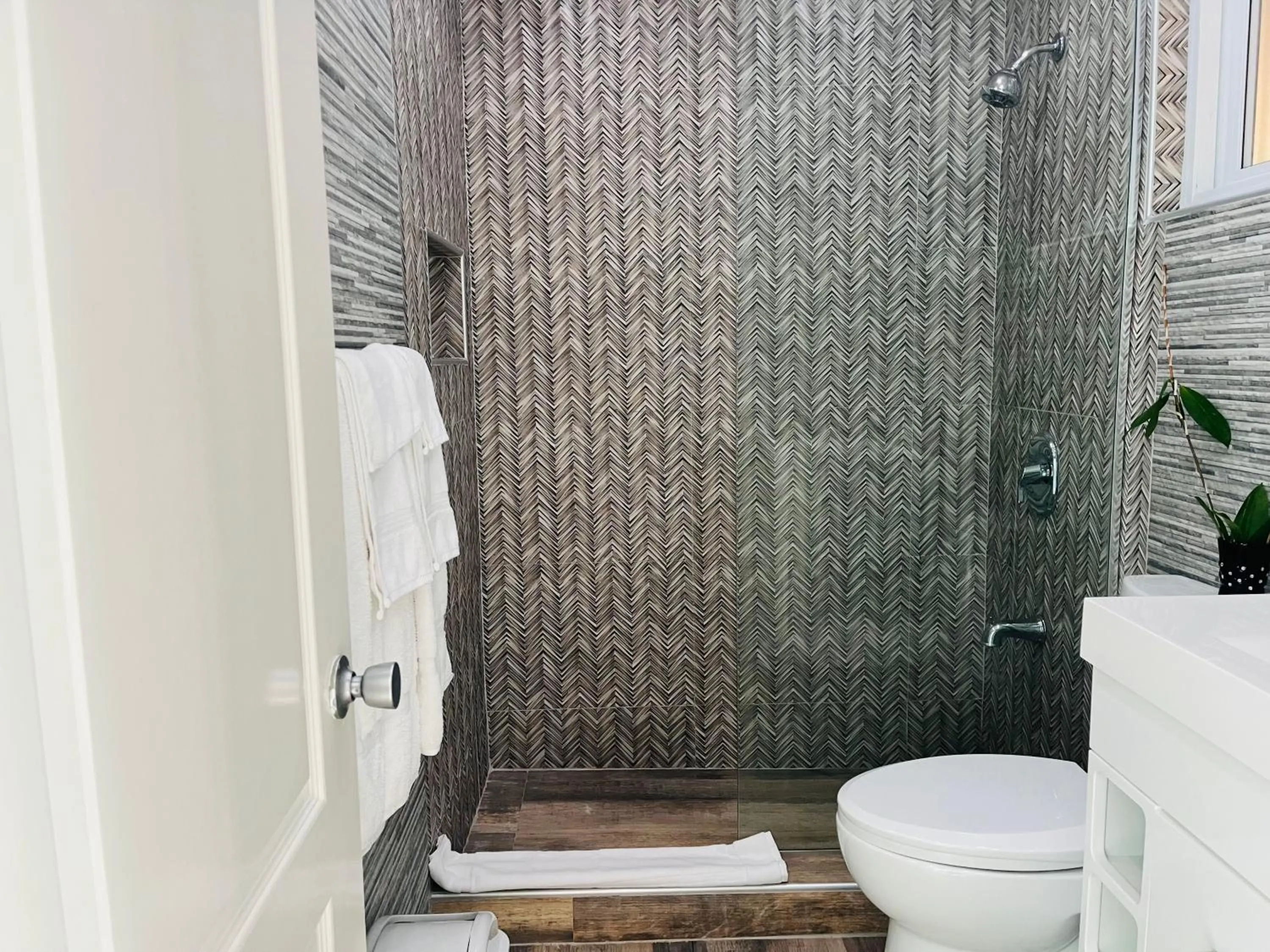 Bathroom in Luxury Apartments and Rooms,The Lagoons