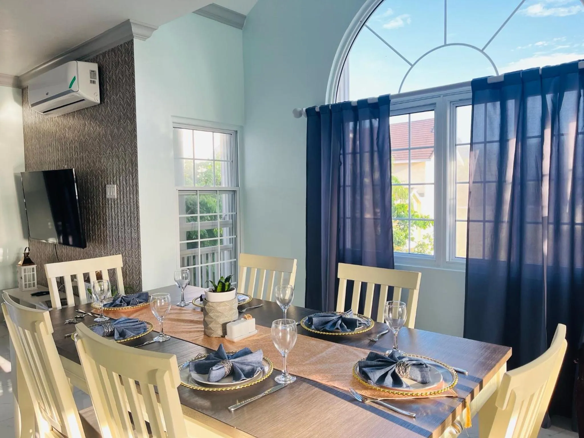 Dining area in Luxury Apartments and Rooms,The Lagoons