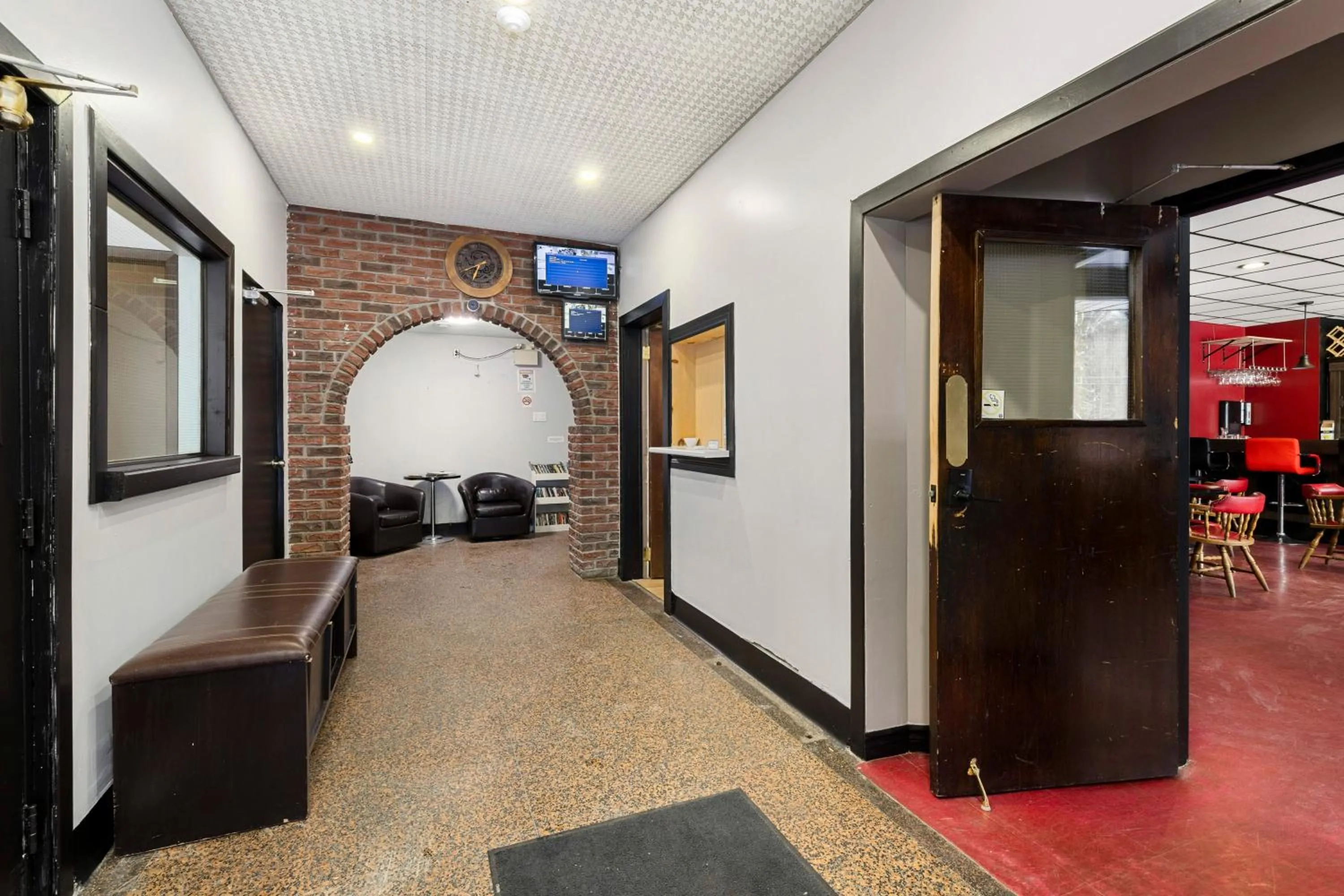 Seating area in Lakeside Inn
