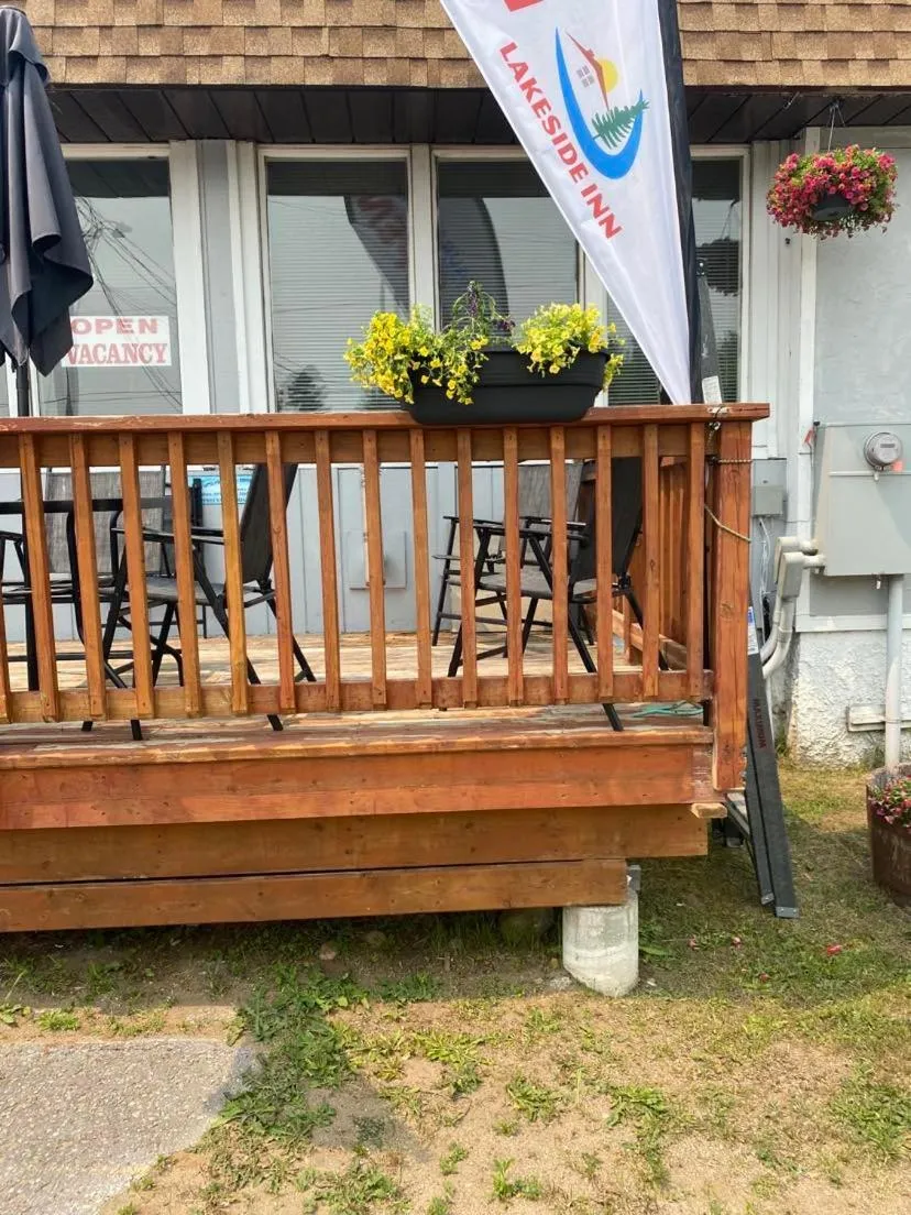 Property building in Lakeside Inn