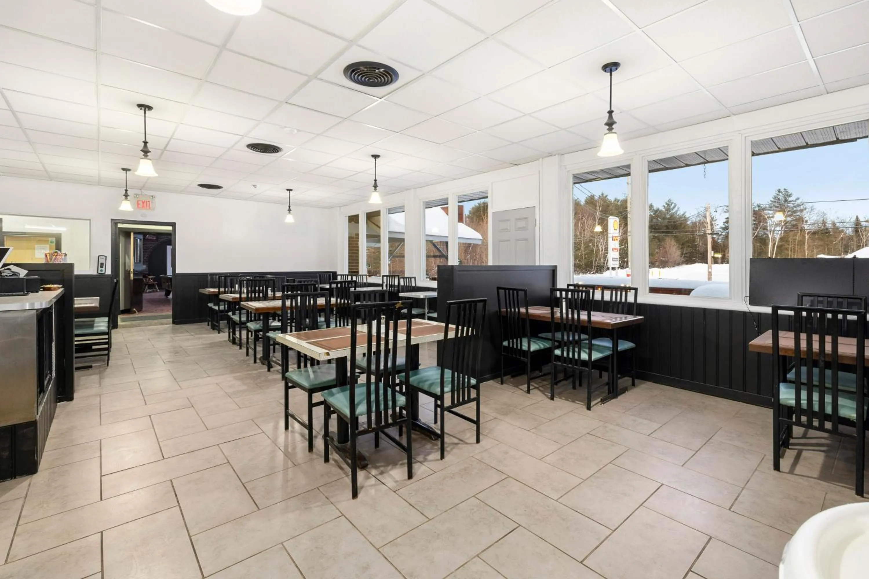 Restaurant/places to eat in Lakeside Inn