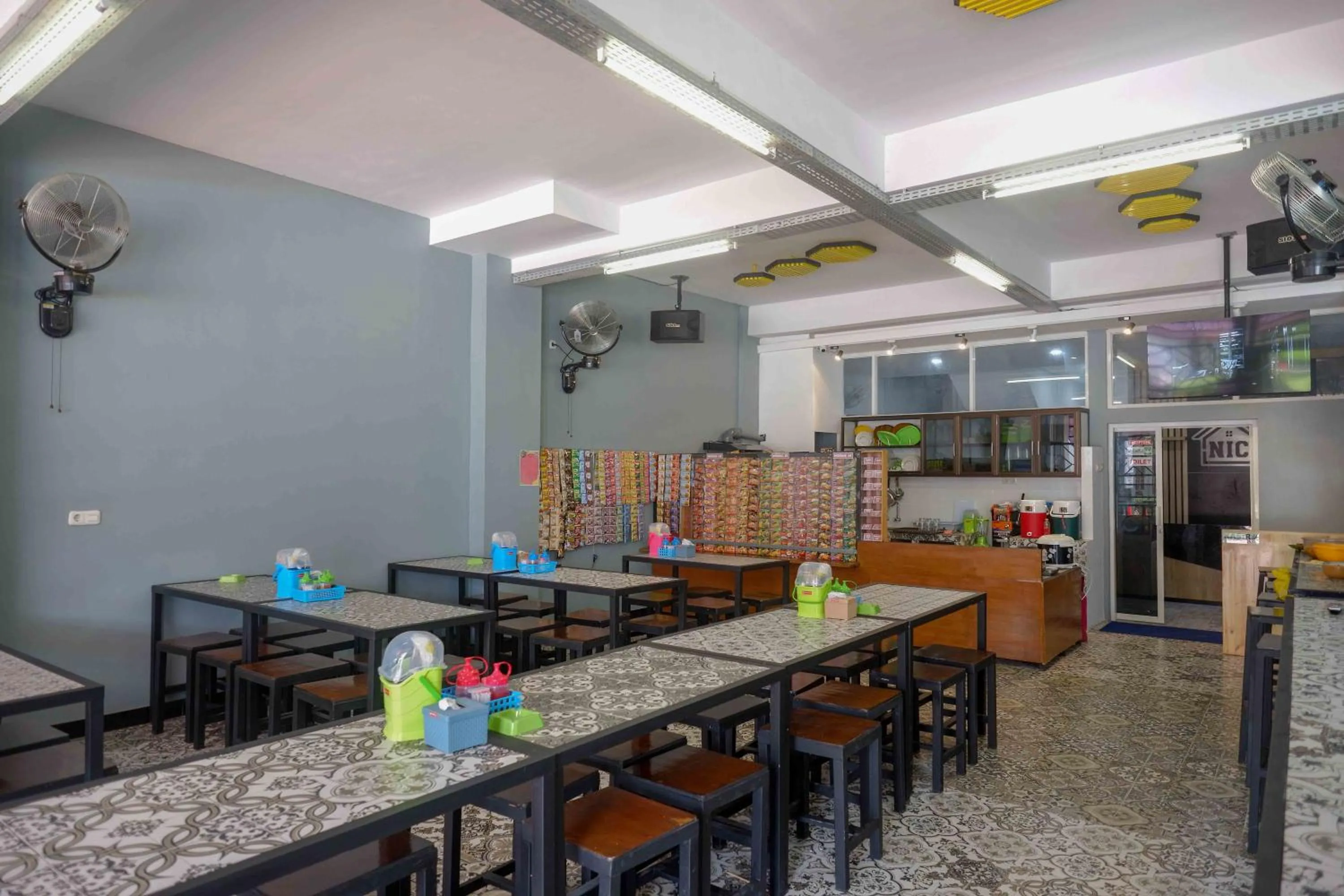 Property building in RedDoorz Plus near Patung Kuda Undip