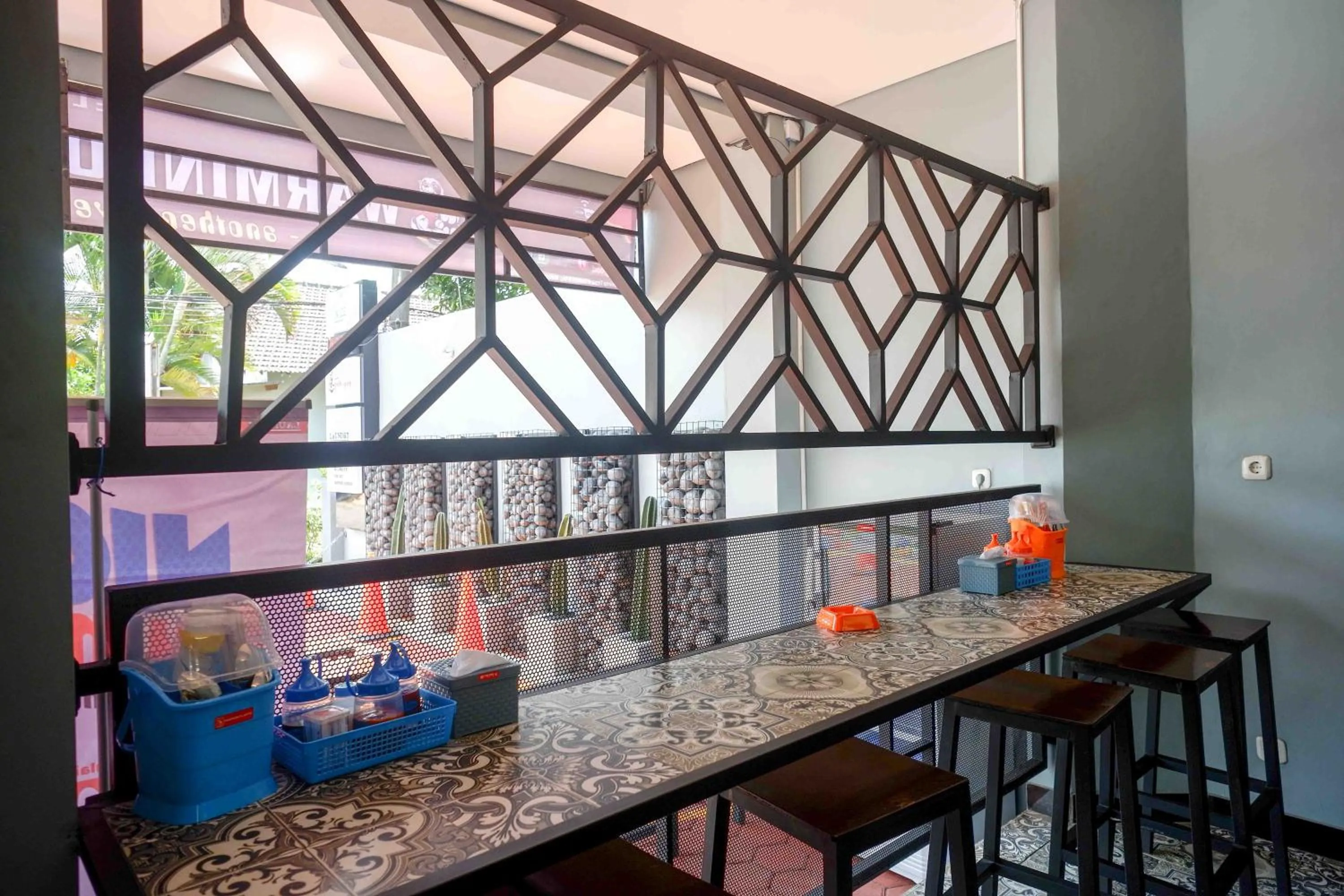 Property building in RedDoorz Plus near Patung Kuda Undip