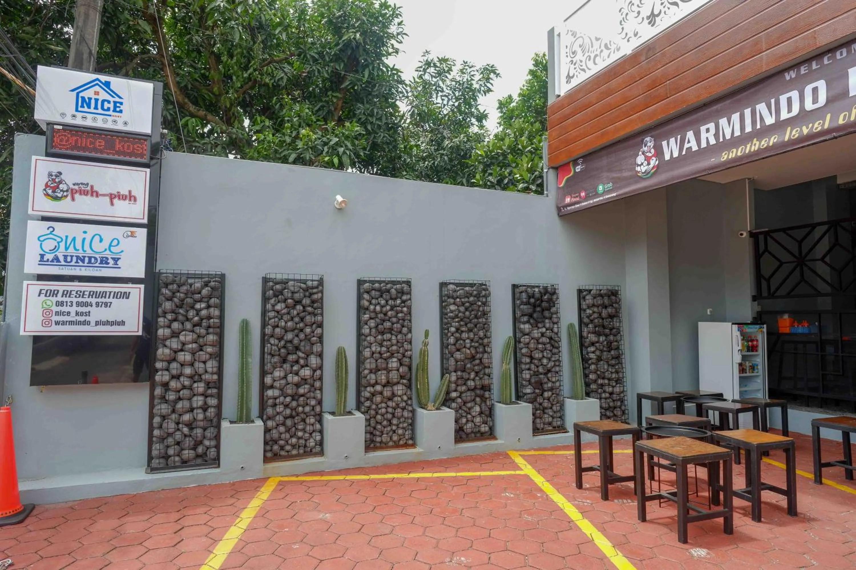 Property building in RedDoorz Plus near Patung Kuda Undip