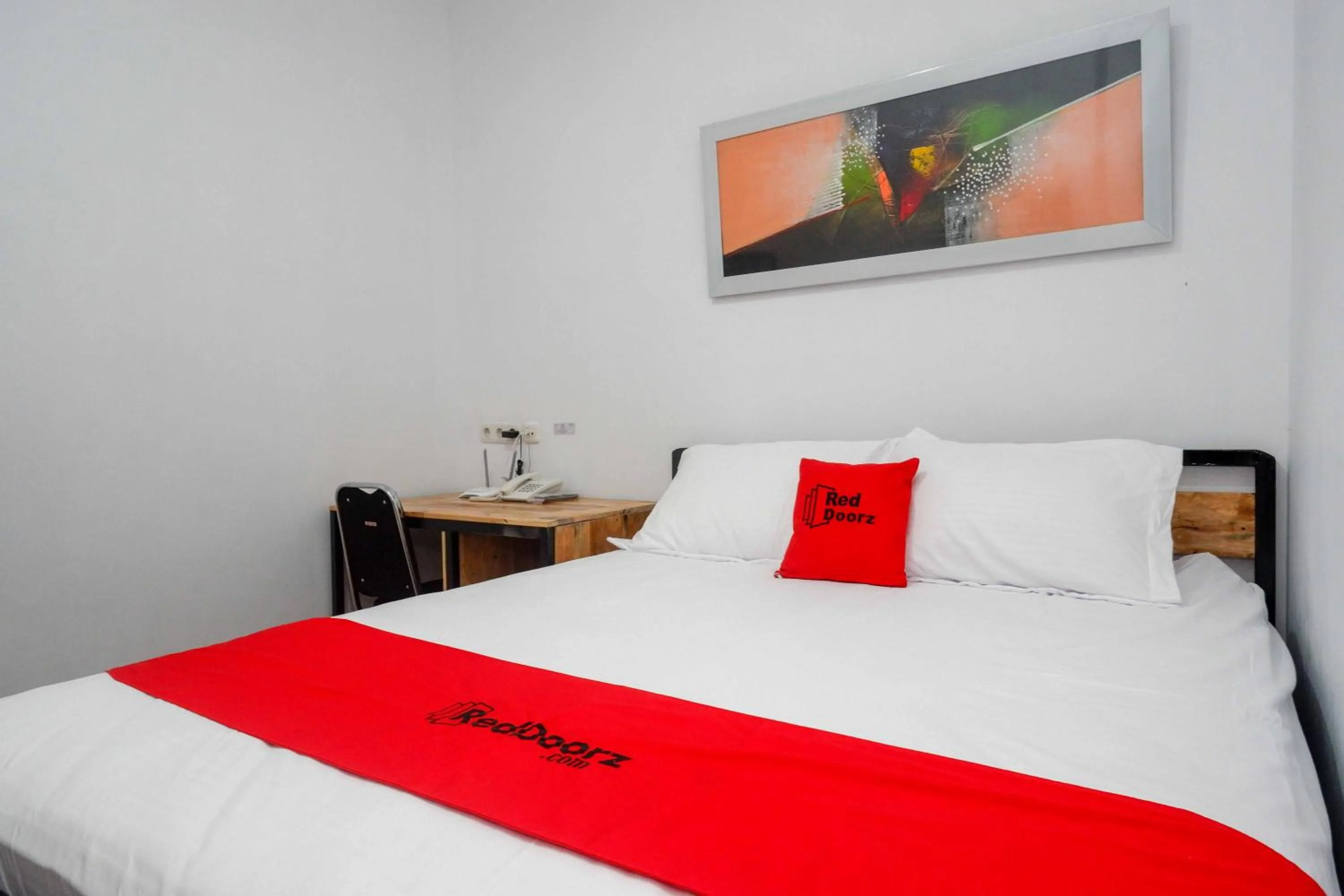 Bedroom, Bed in RedDoorz Plus near Patung Kuda Undip
