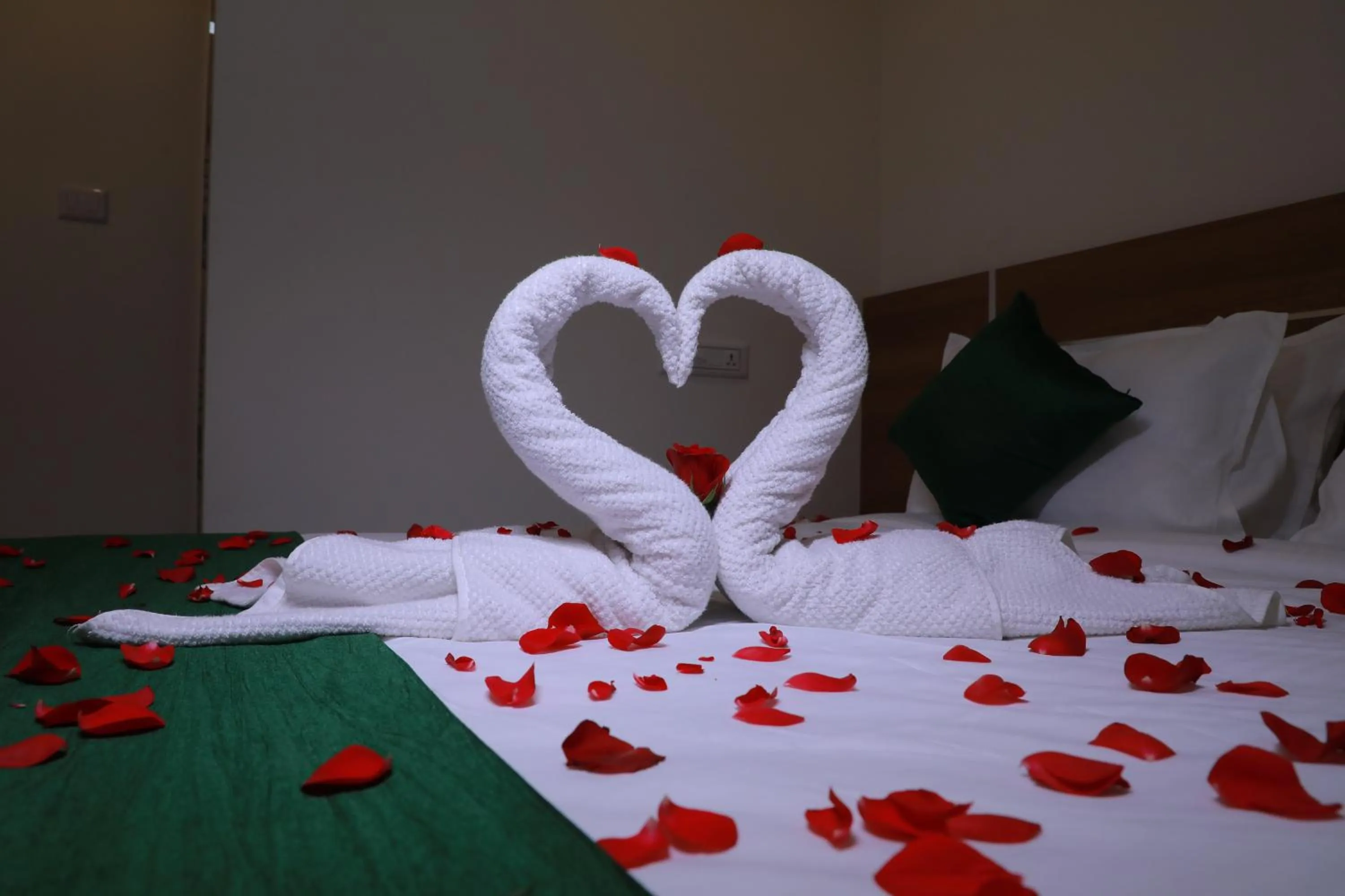 Property building, Bed in Delano Residency