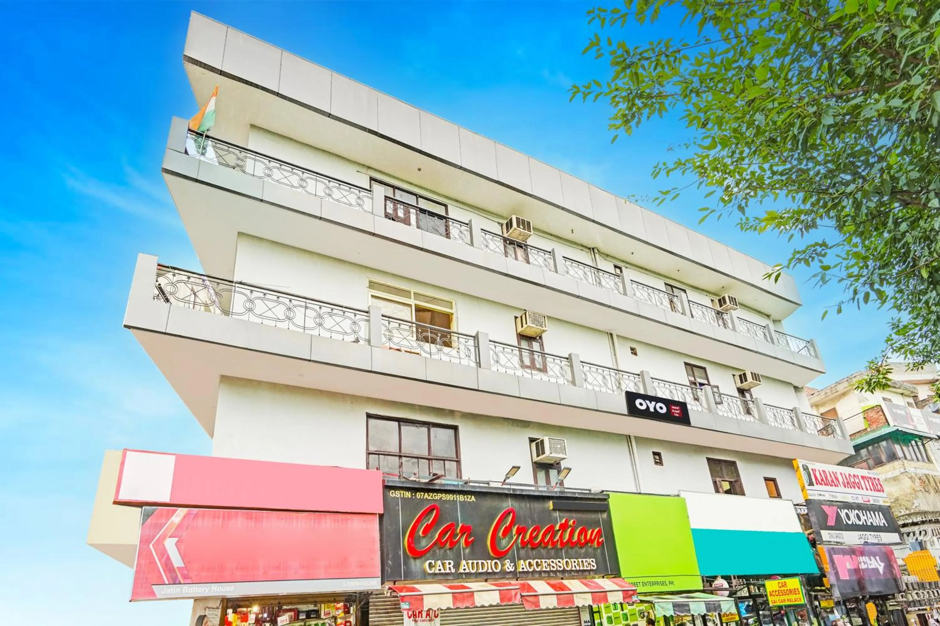 Facade/entrance in Hotel O Royal Inn