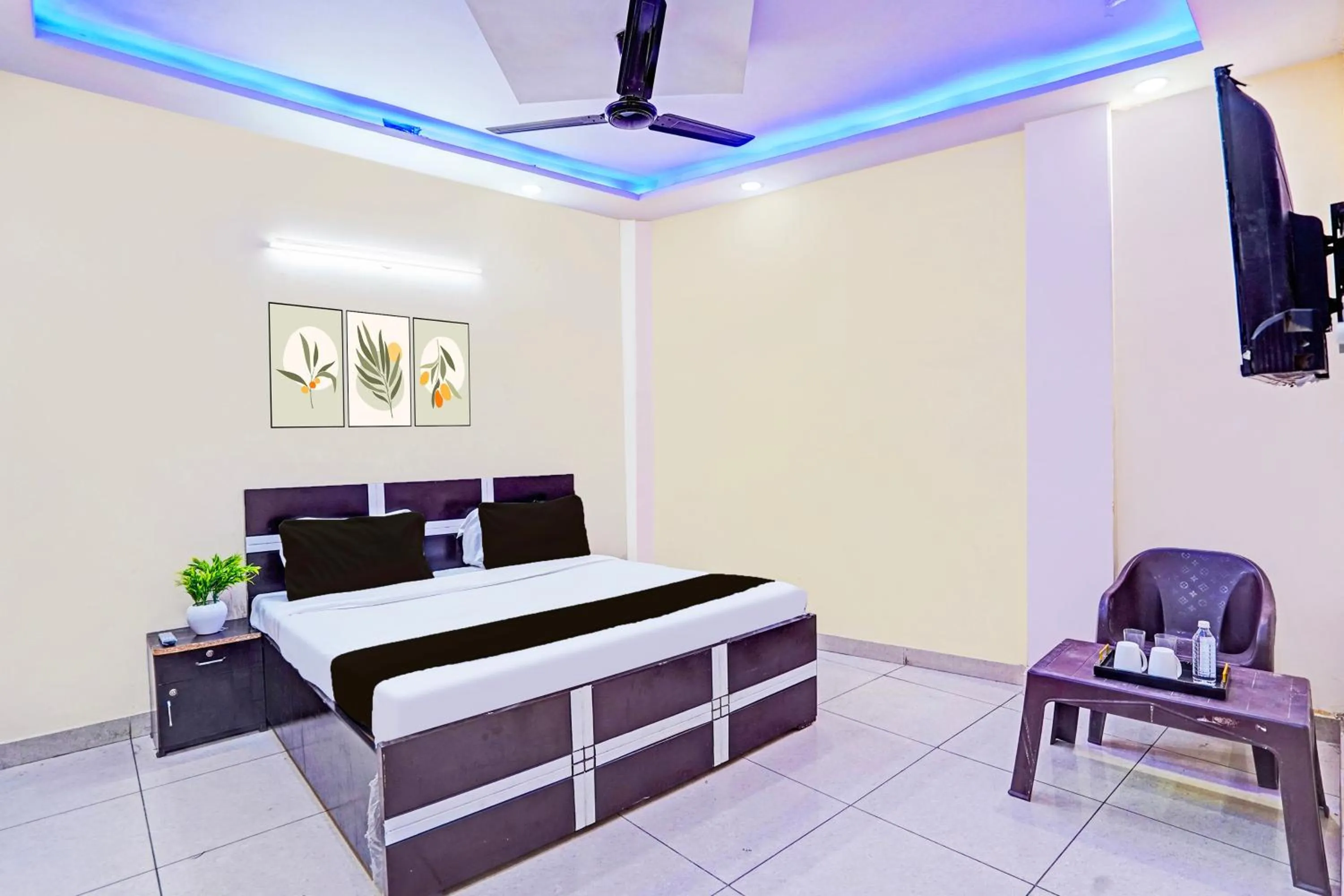 Bedroom, Bed in Hotel O Royal Inn