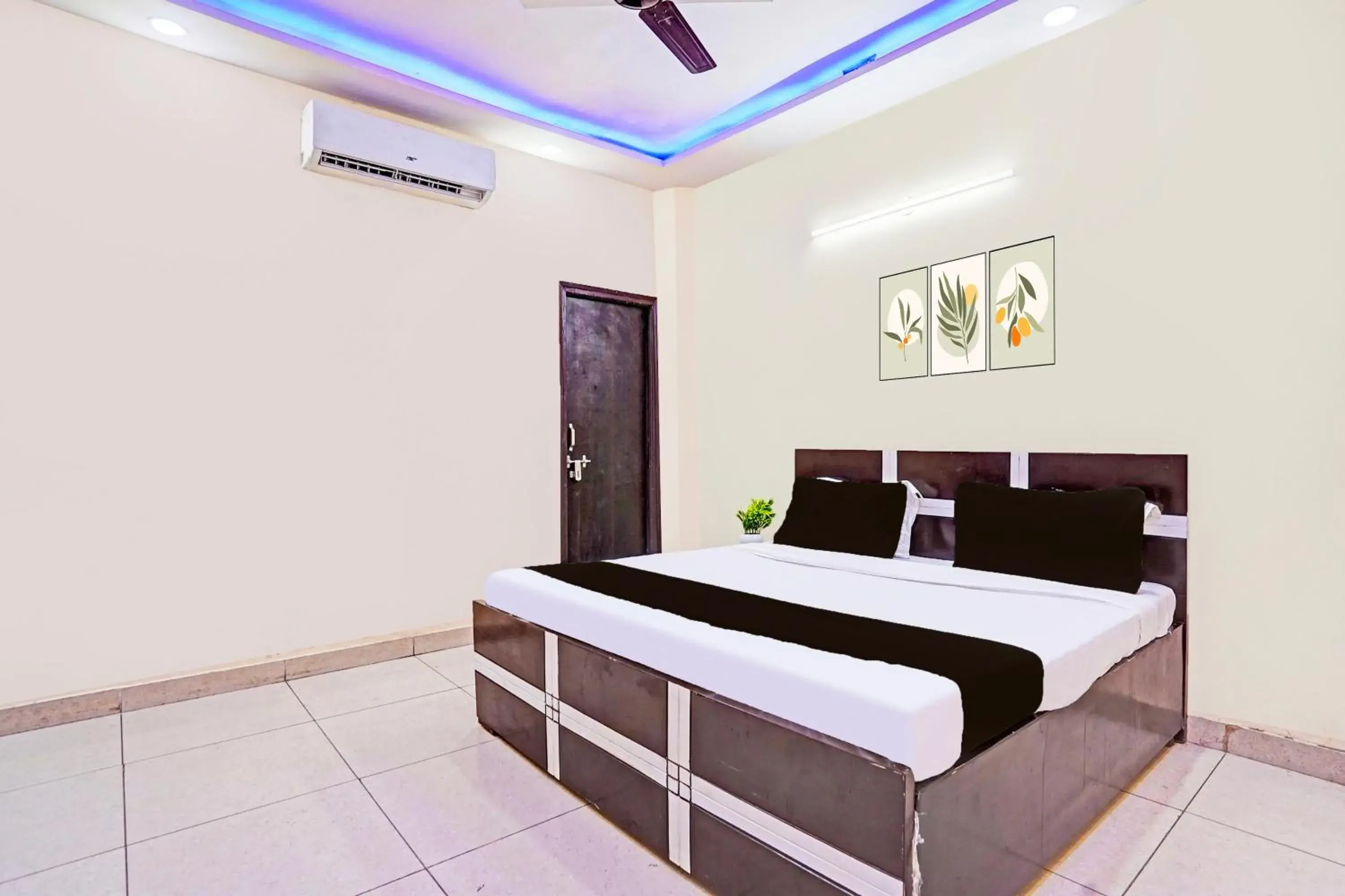 Classic Triple Room - single occupancy in Hotel O Royal Inn Classic Triple Room - single occupancy in Hotel O Royal Inn