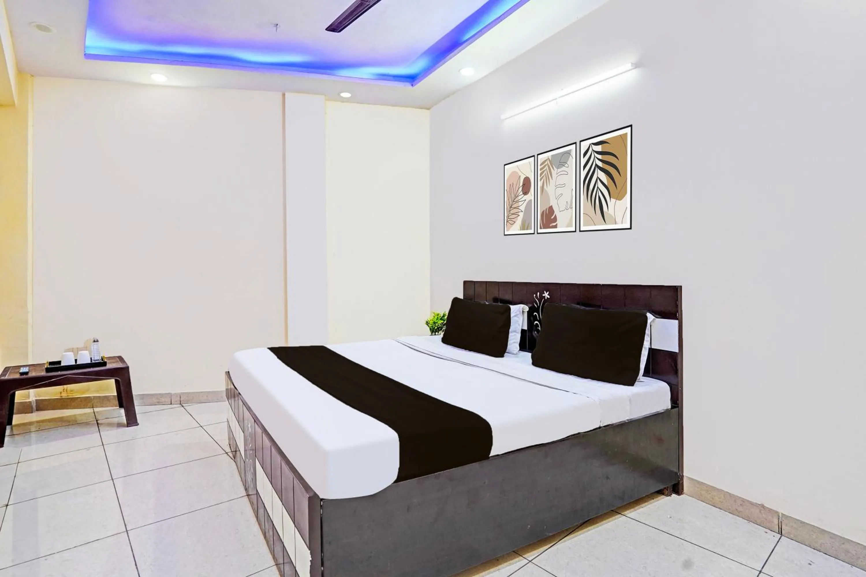 Bedroom, Bed in Hotel O Royal Inn