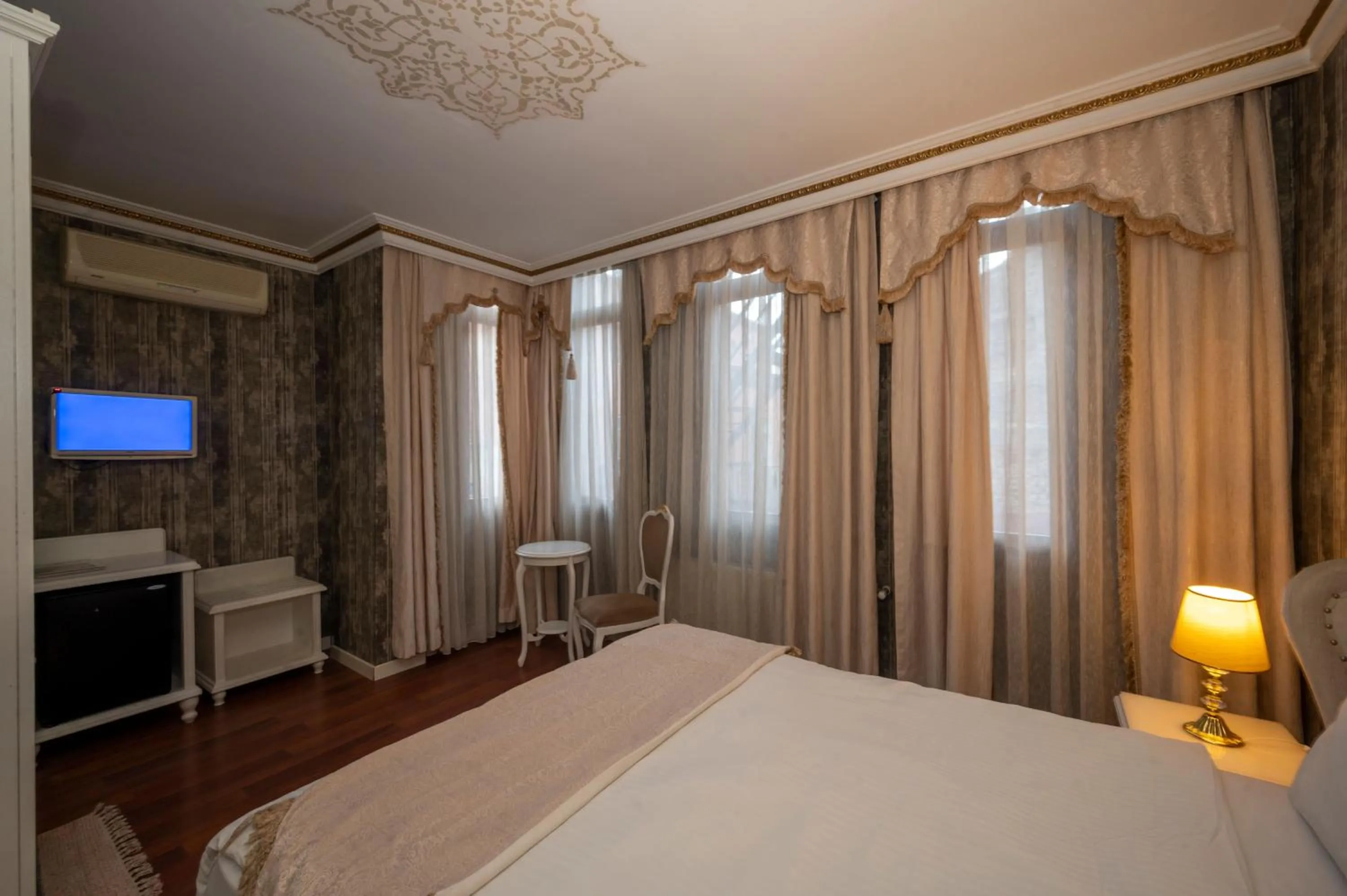 Photo of the whole room, Bed in Fuat Bey Palace Hotel & Spa