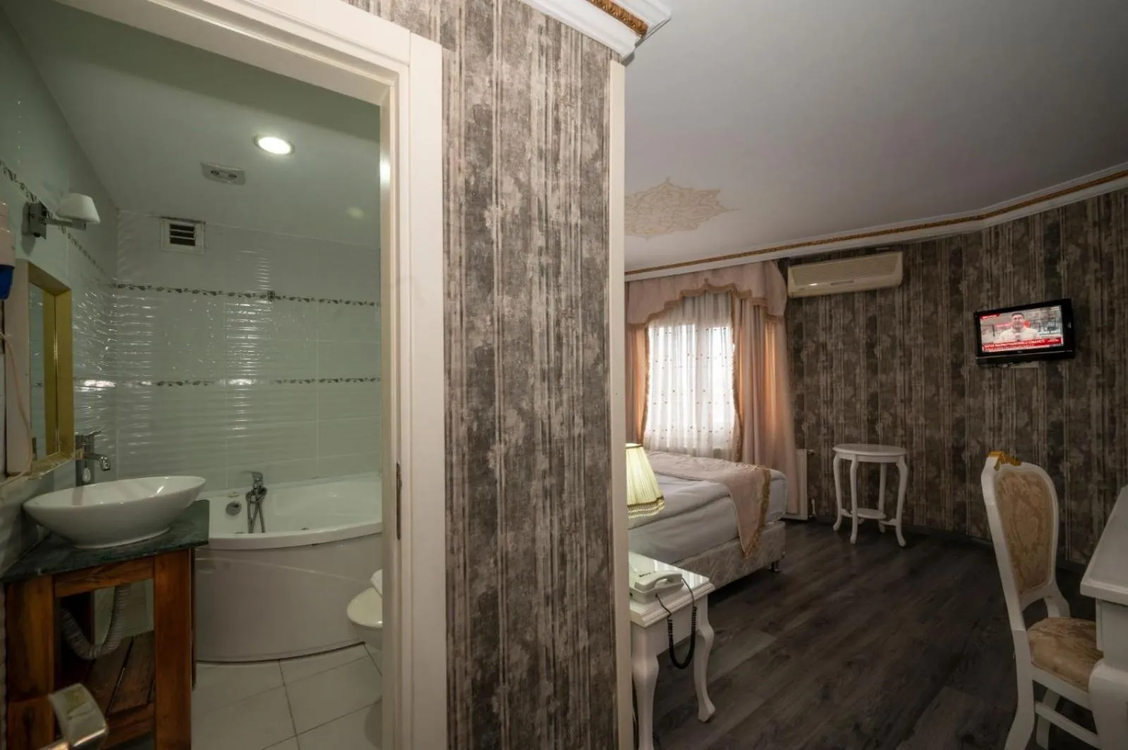 Bed in Fuat Bey Palace Hotel & Spa