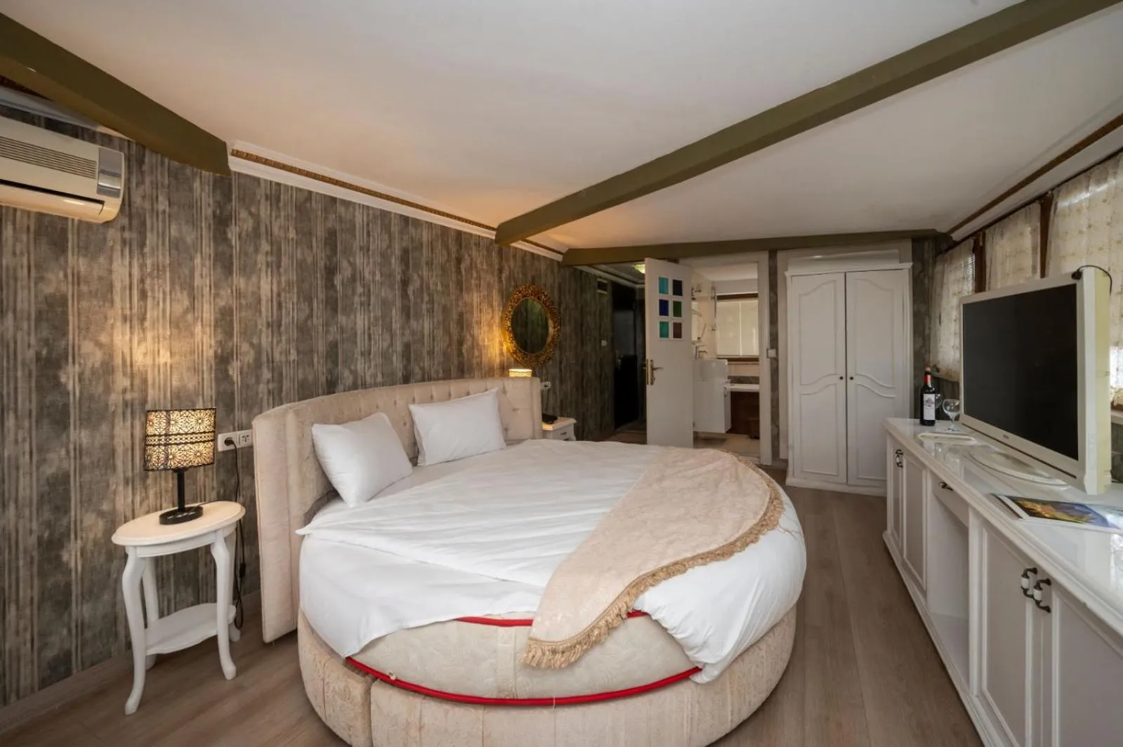 Bed in Fuat Bey Palace Hotel & Spa