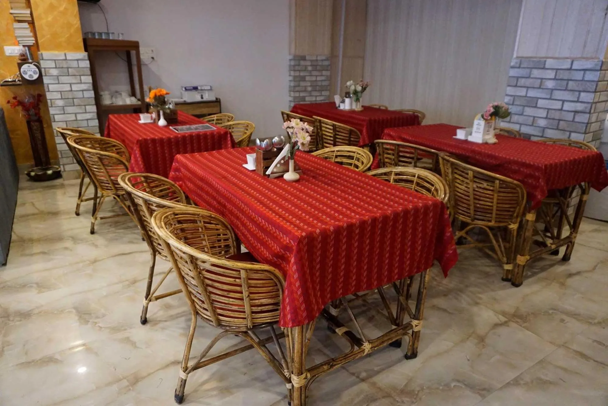 Restaurant/places to eat in Hotel Kaanha Residency Inn By Shree Krishna Hospitality