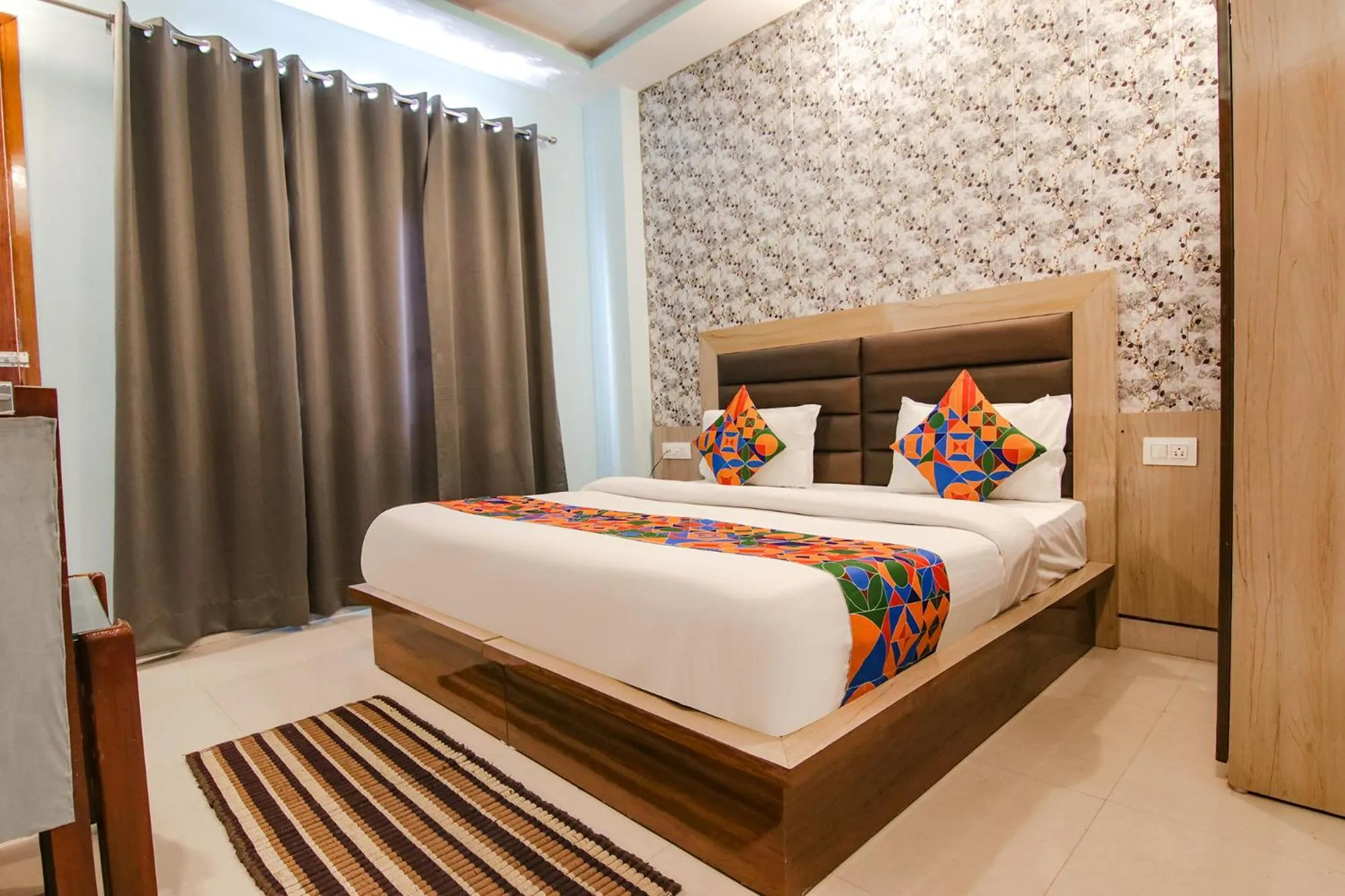 Bed in Hotel Kaanha Residency Inn By Shree Krishna Hospitality