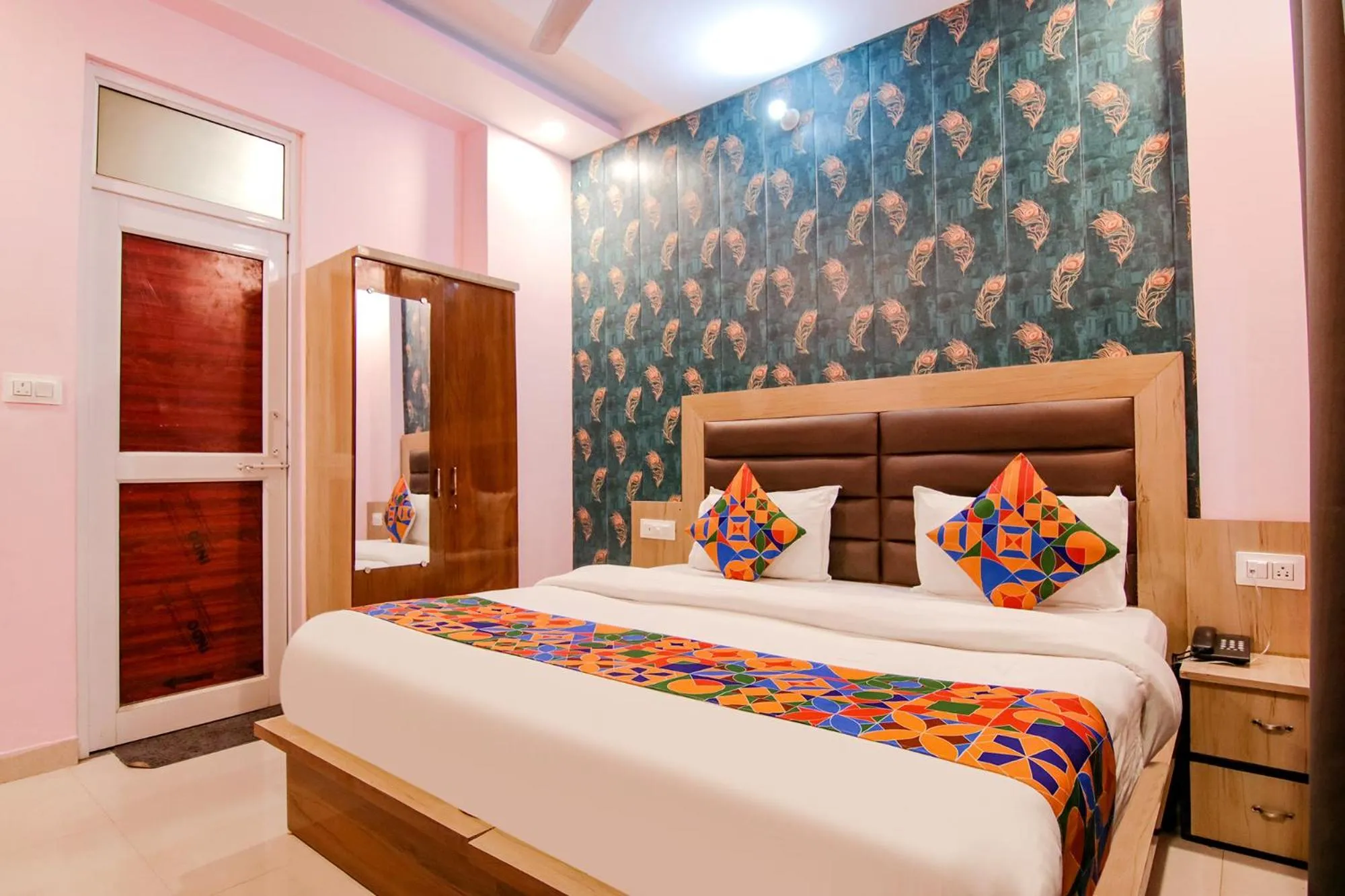Bed in Hotel Kaanha Residency Inn By Shree Krishna Hospitality