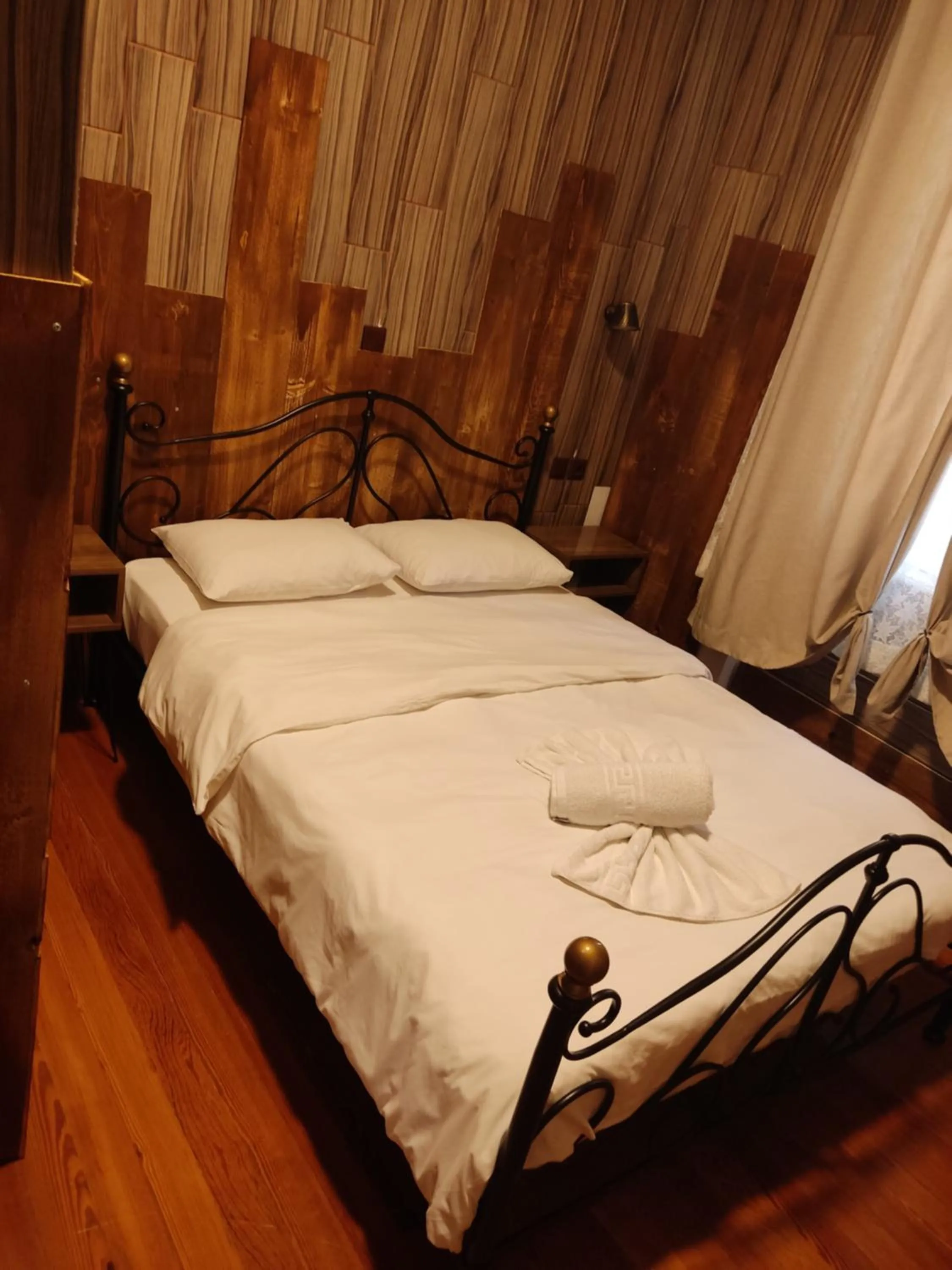 Bed in 1920s Rooms