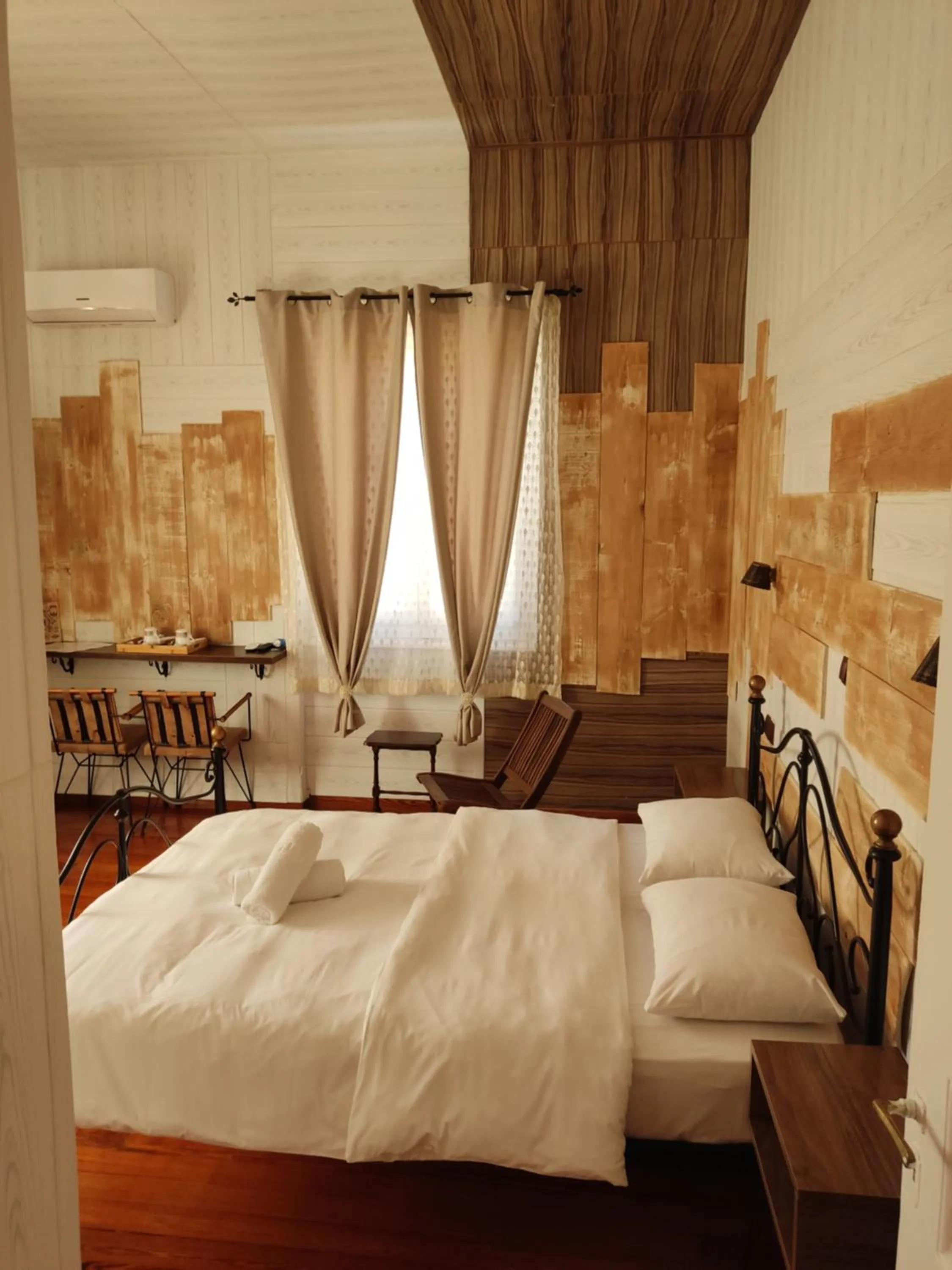 Bed in 1920s Rooms