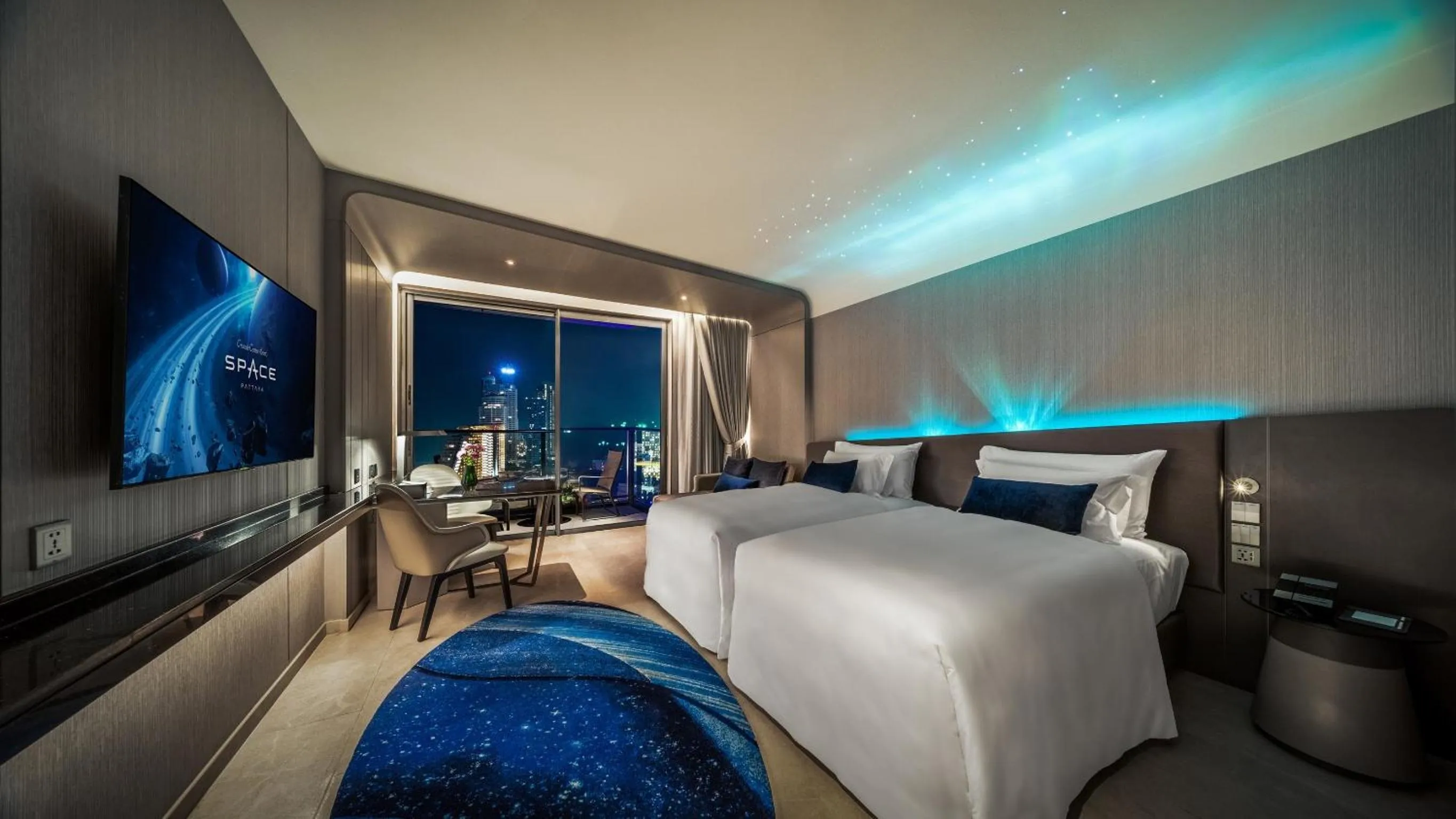 Bedroom, Bed in Grande Centre Point Space Pattaya